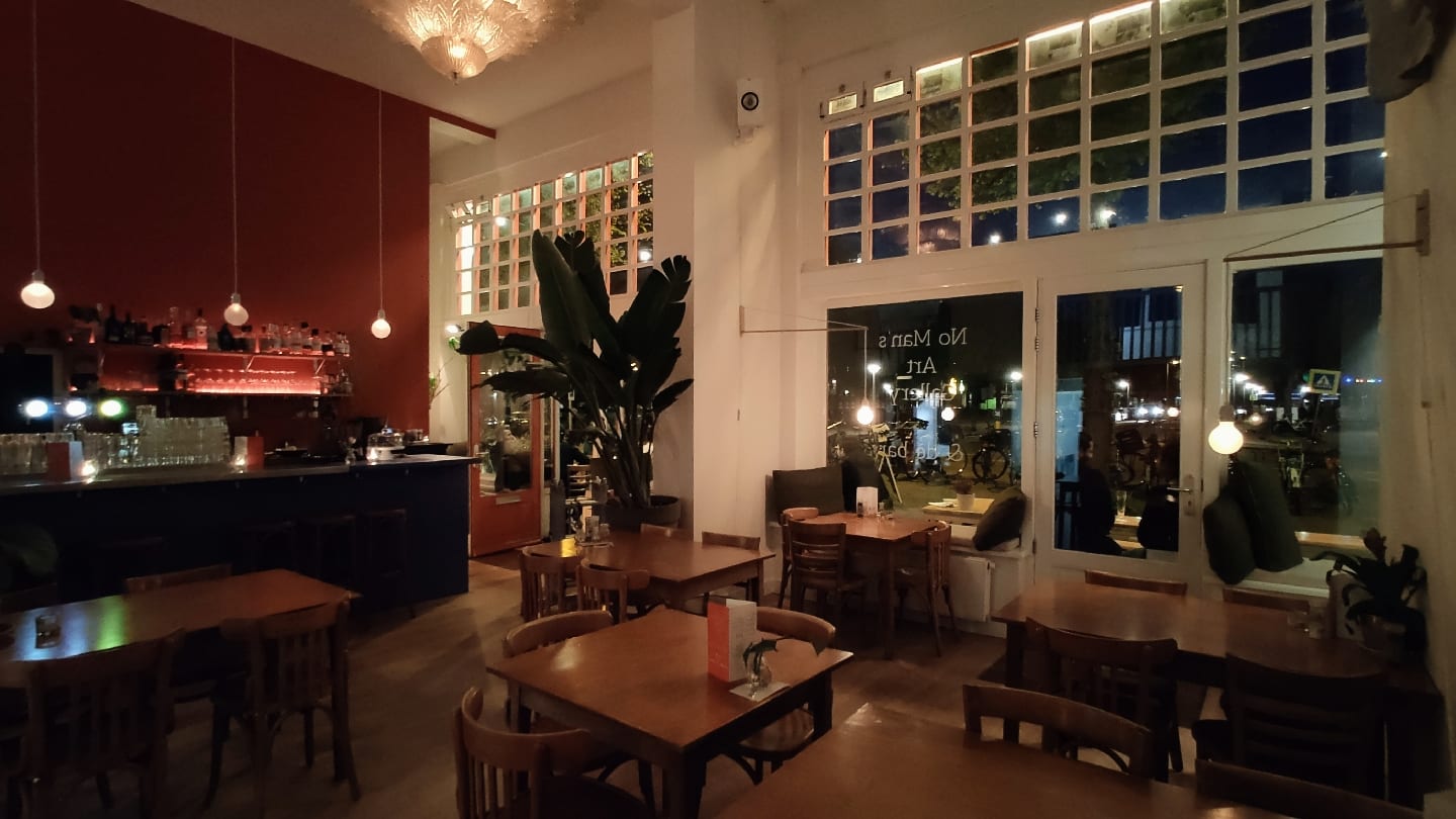 No Man's Art Gallery & de Bar