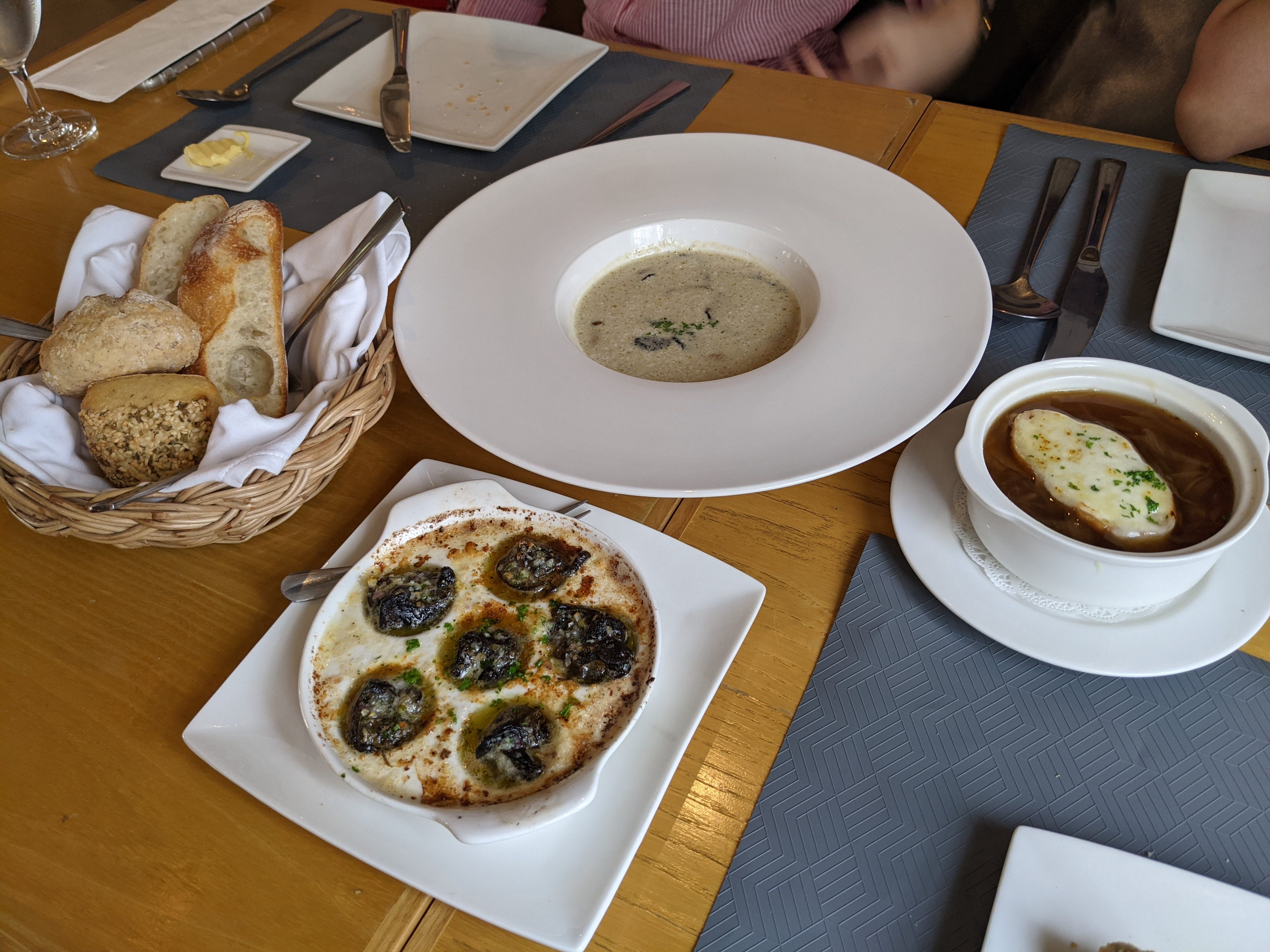 Lovemetender Restaurant เลิฟมีเทนเดอร์ (สุขุมวิท31)