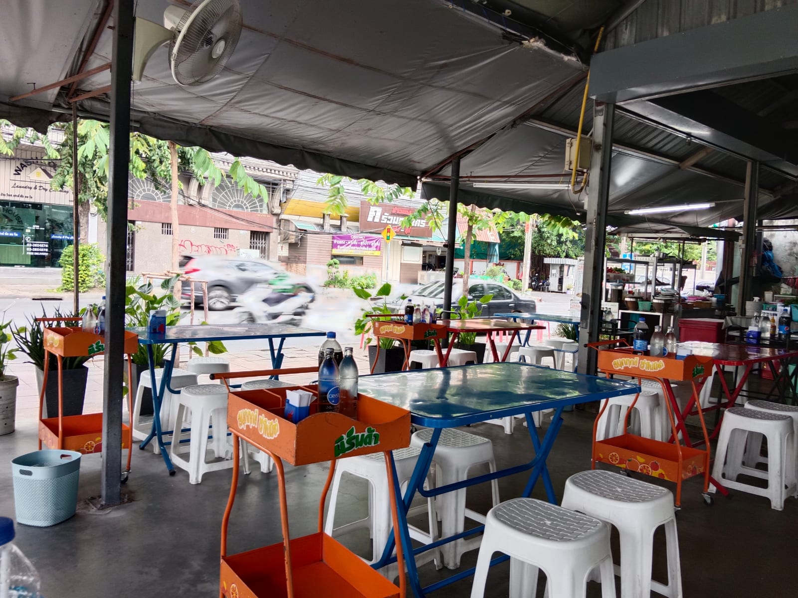 ร้านจิ้มจุ่ม ถ.นางลิ้นจี่