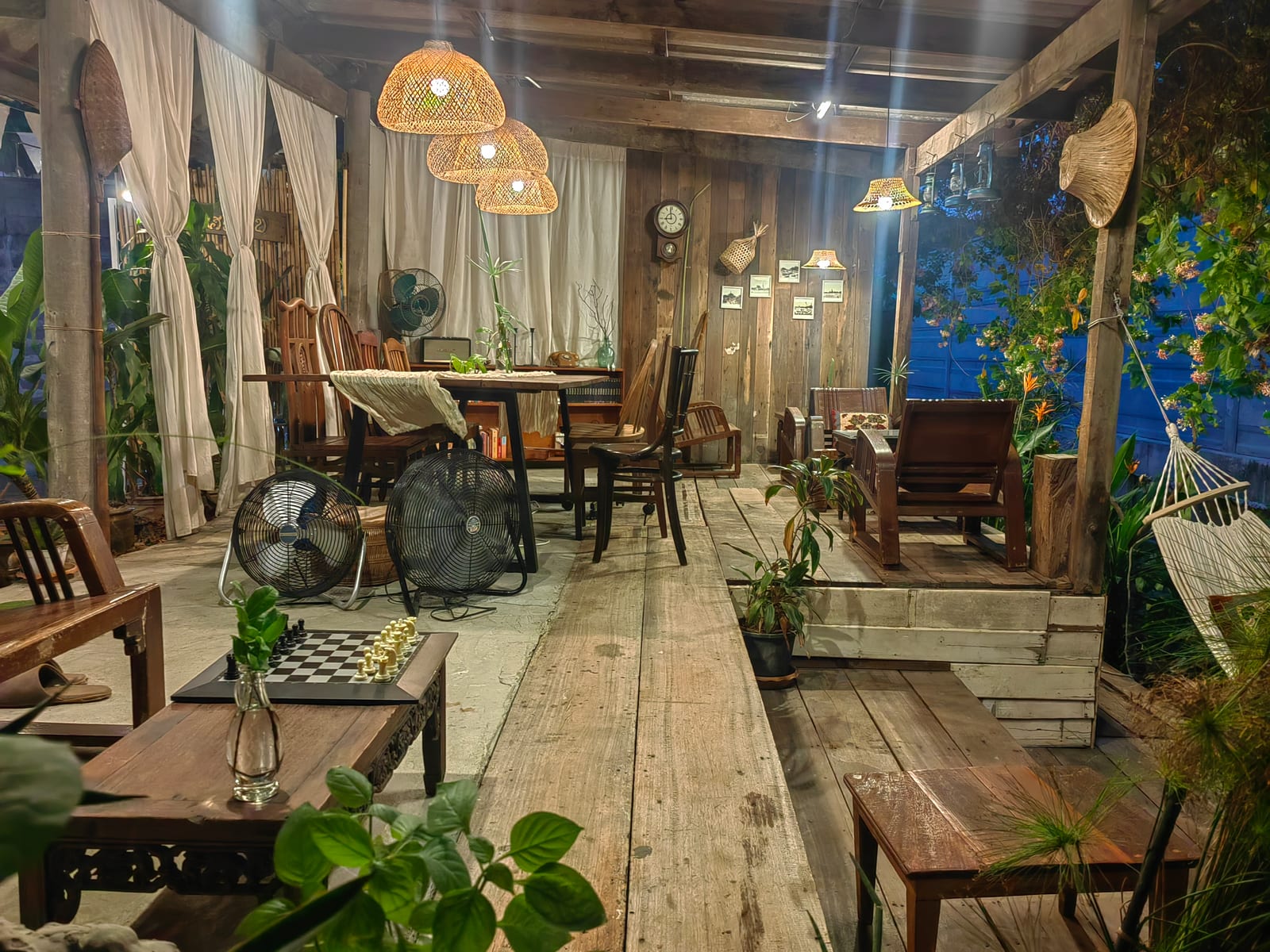 อยู่​ | กับ​ | บ้าน