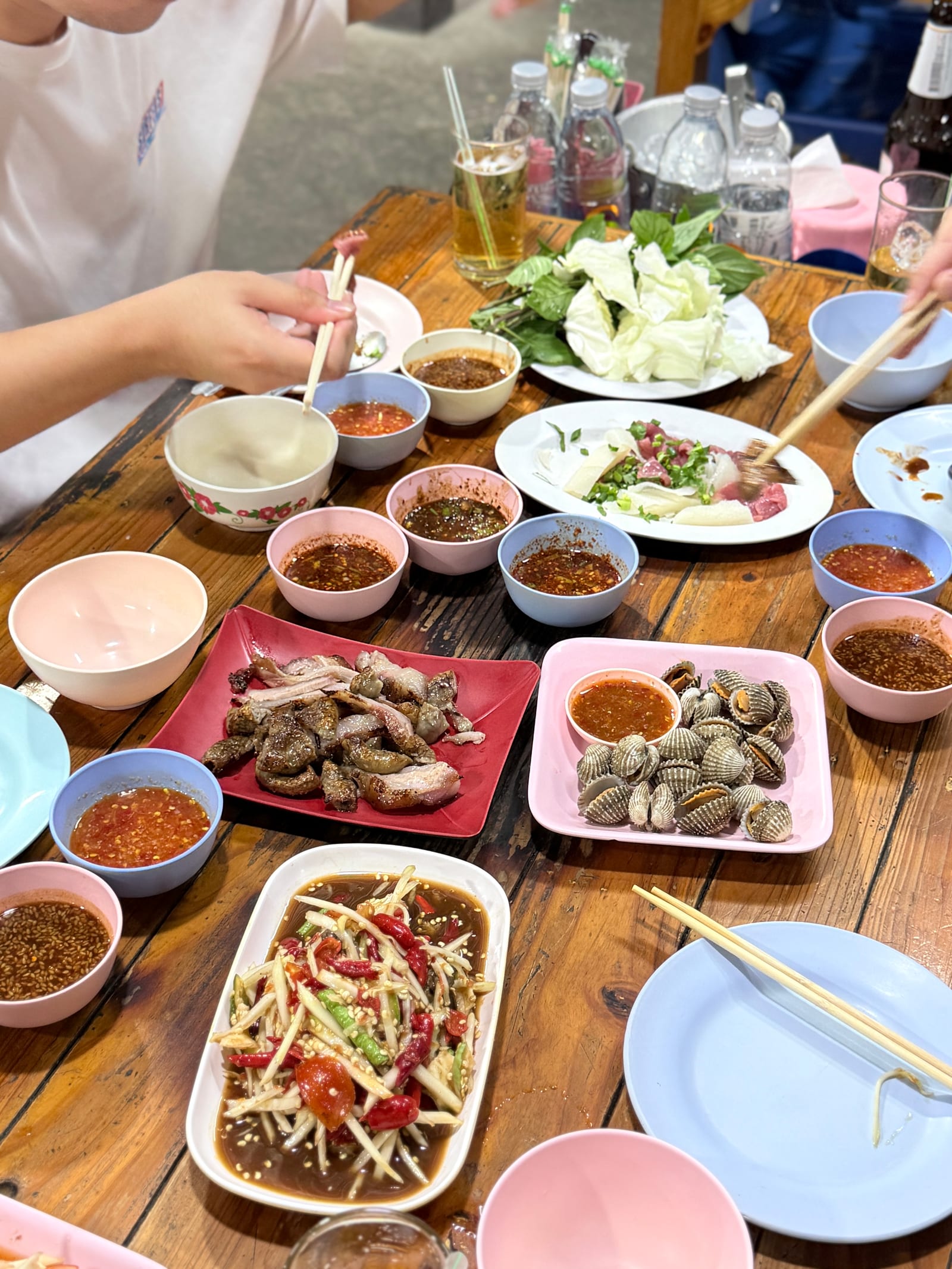 อุ้มลาบยโสธร แจ็คจิ้มจุ่มหมูกระทะ