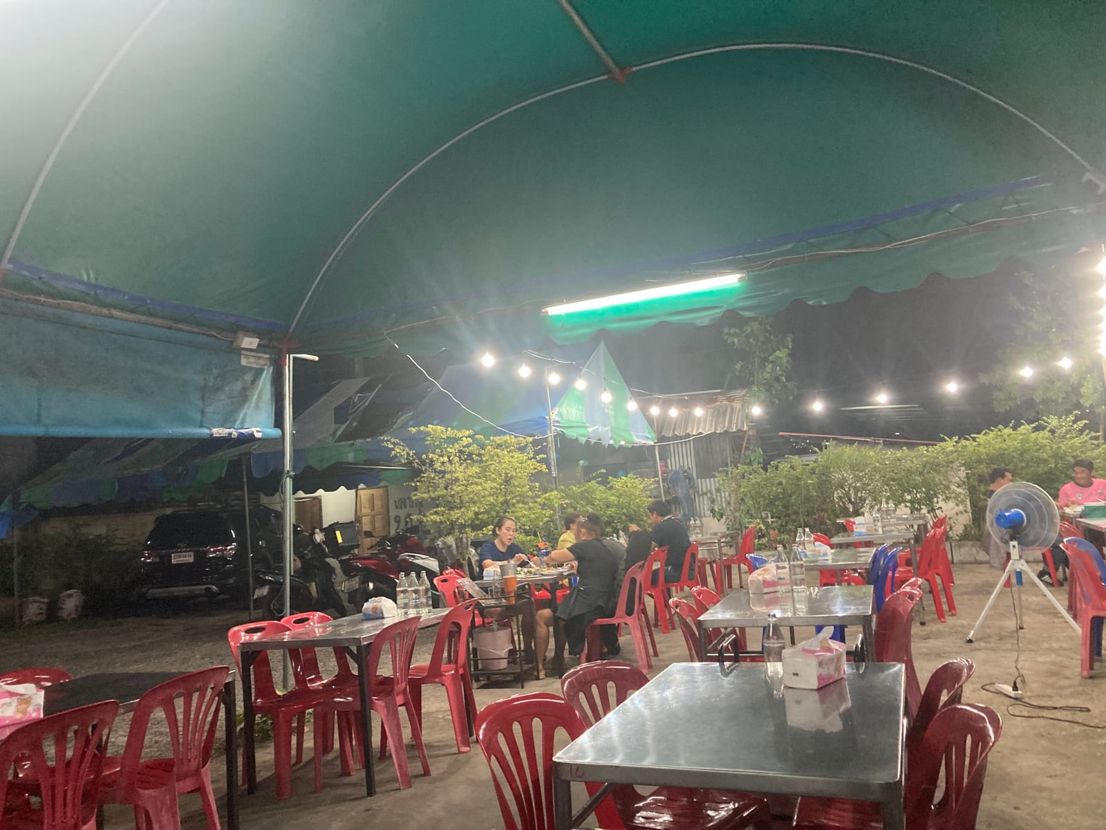 ร้านลาบยโส (ไฟแดงหลังป้อม)