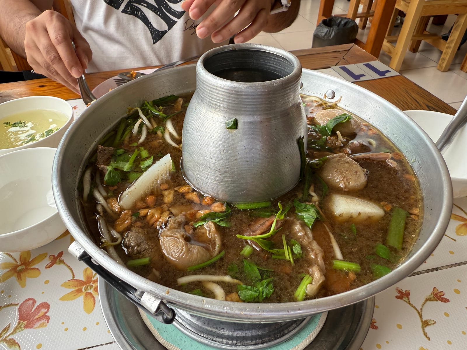 ร้านเนื้อตุ๋นคู้บอนสาขา2