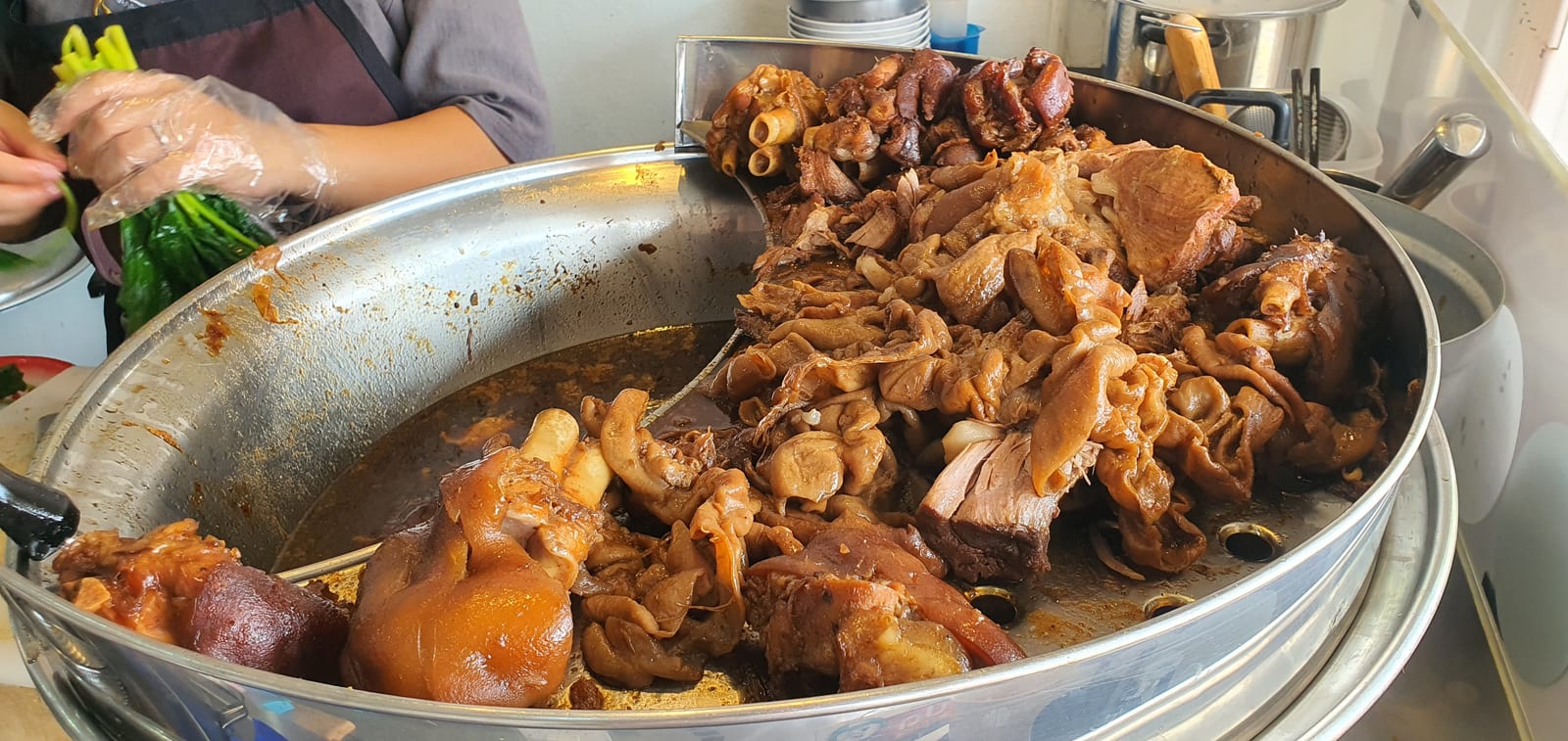 ขาหมูแซ่โล้ว สูตรต้นตำรับ (Kamoo Saelaou)