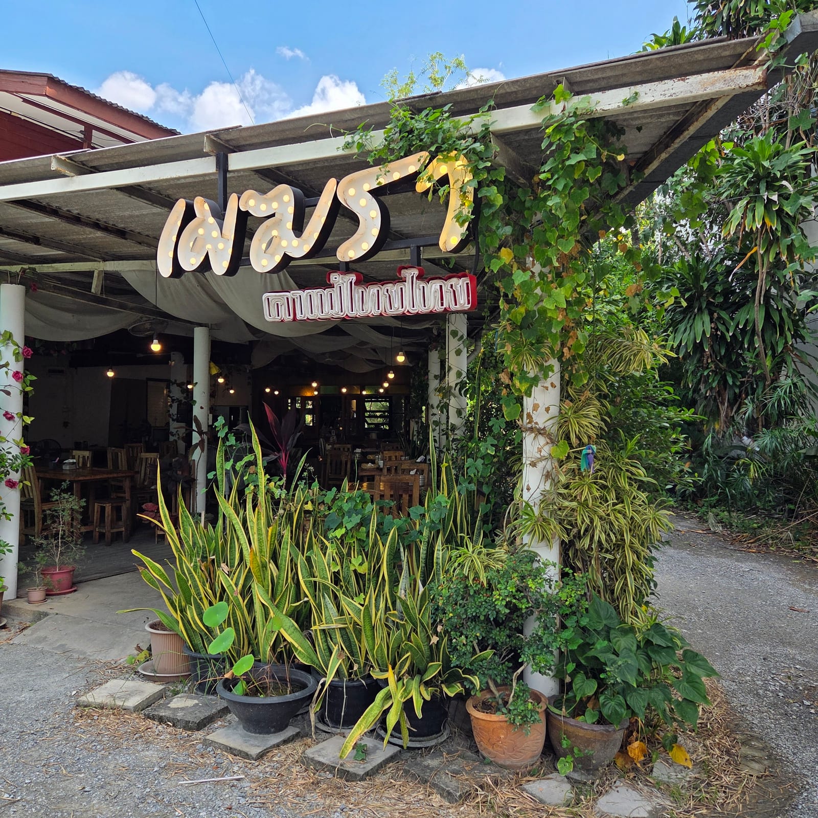 Mekkhara Thai Retro Cafe