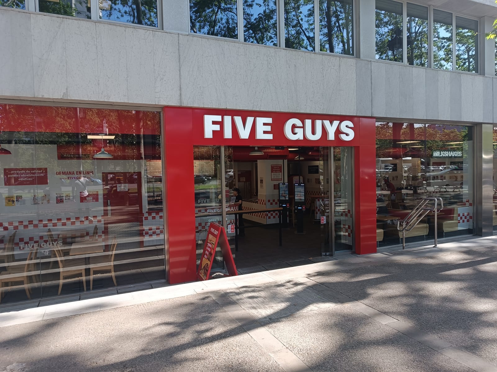 Five Guys Burgers and Fries Diagonal 601