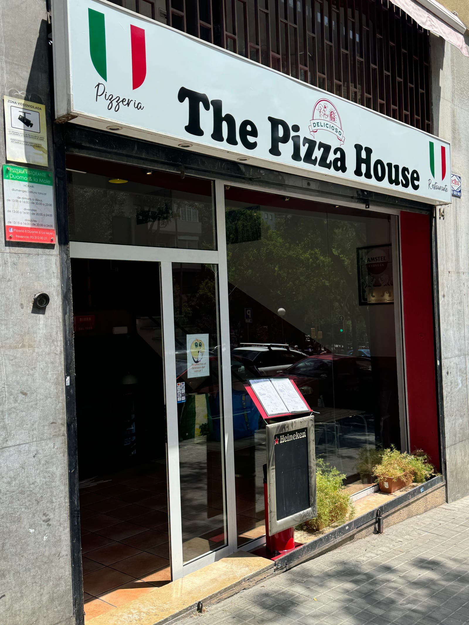 The Pizza House (Pizzeria I Restaurant)