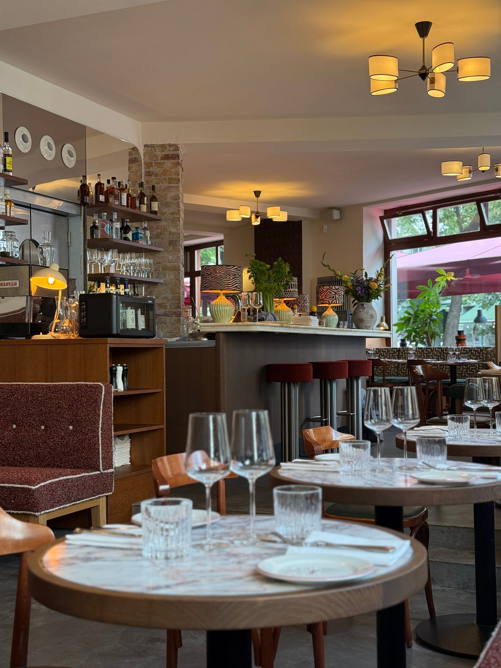 Cara Restaurant & Bar