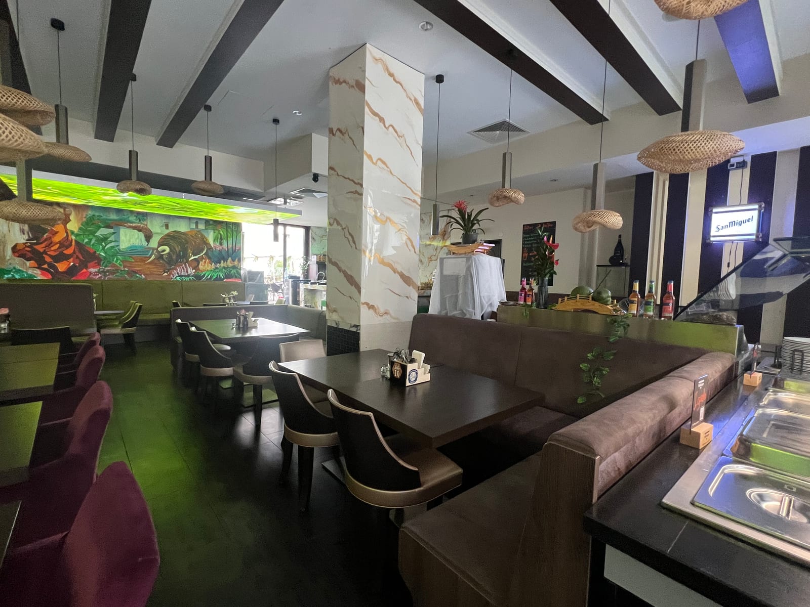 Pinas Asian Philippinisches Restaurant & Karaoke Bar