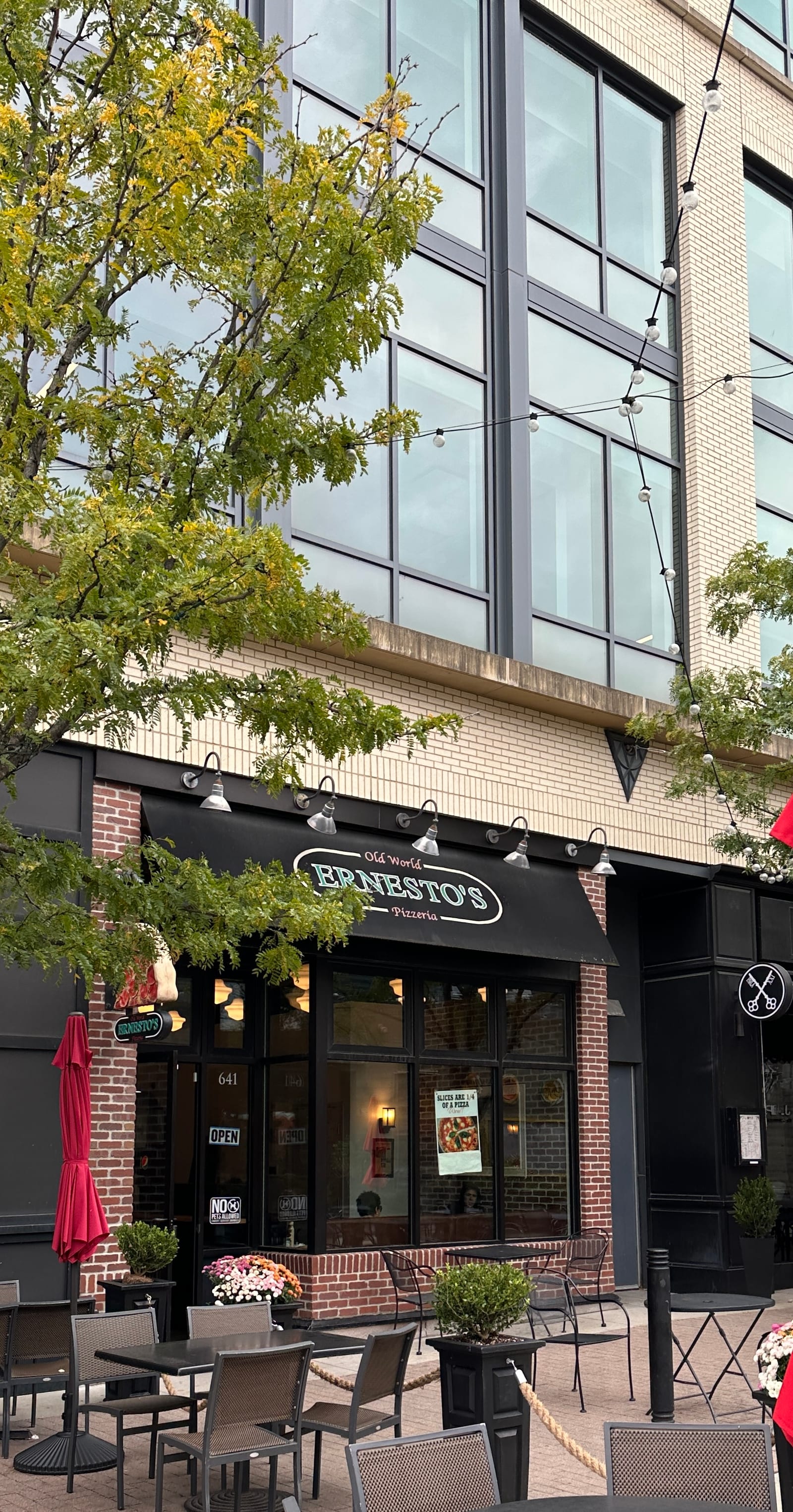 Ernesto's Pizza