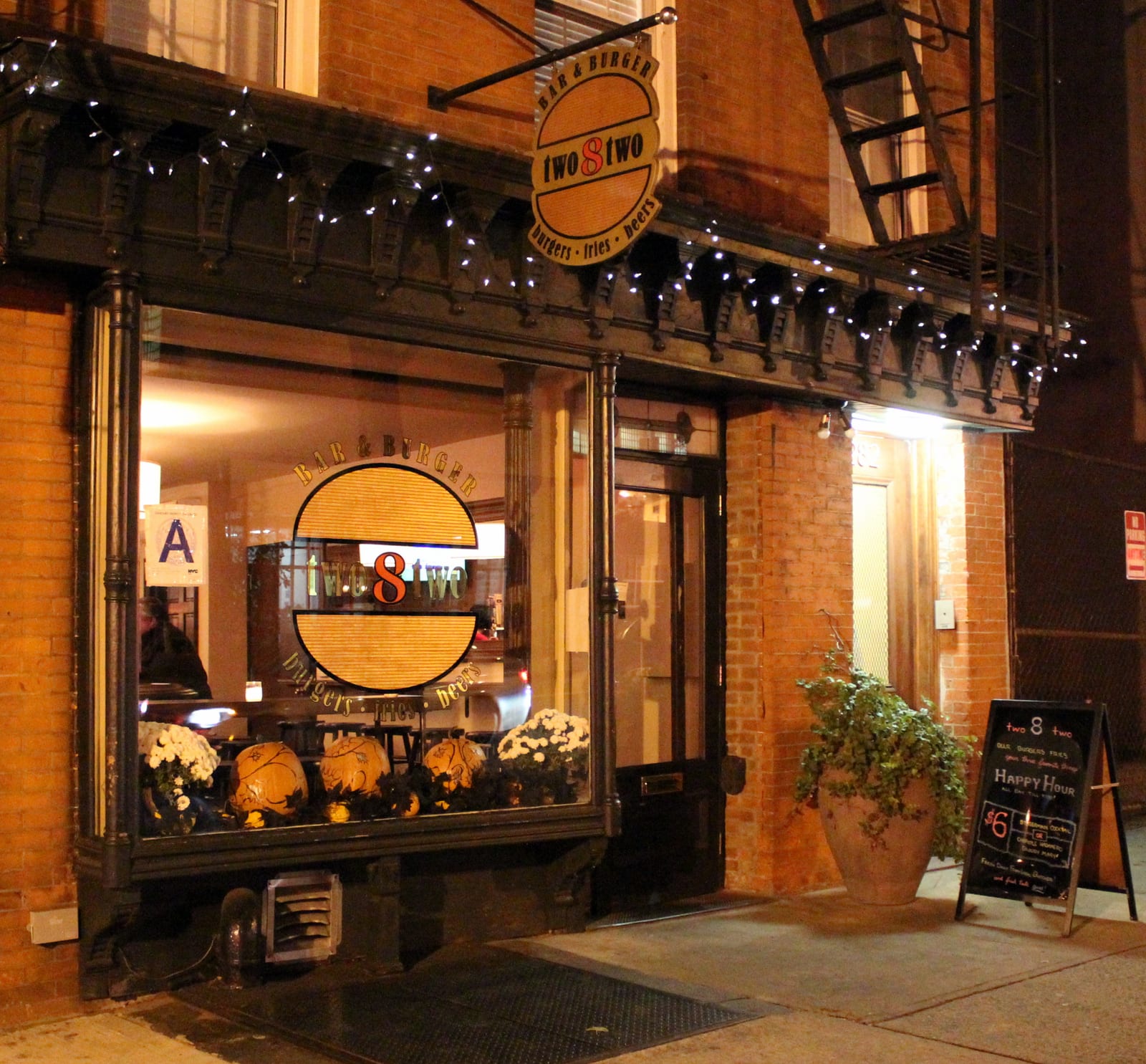 Two8two Bar & Burger