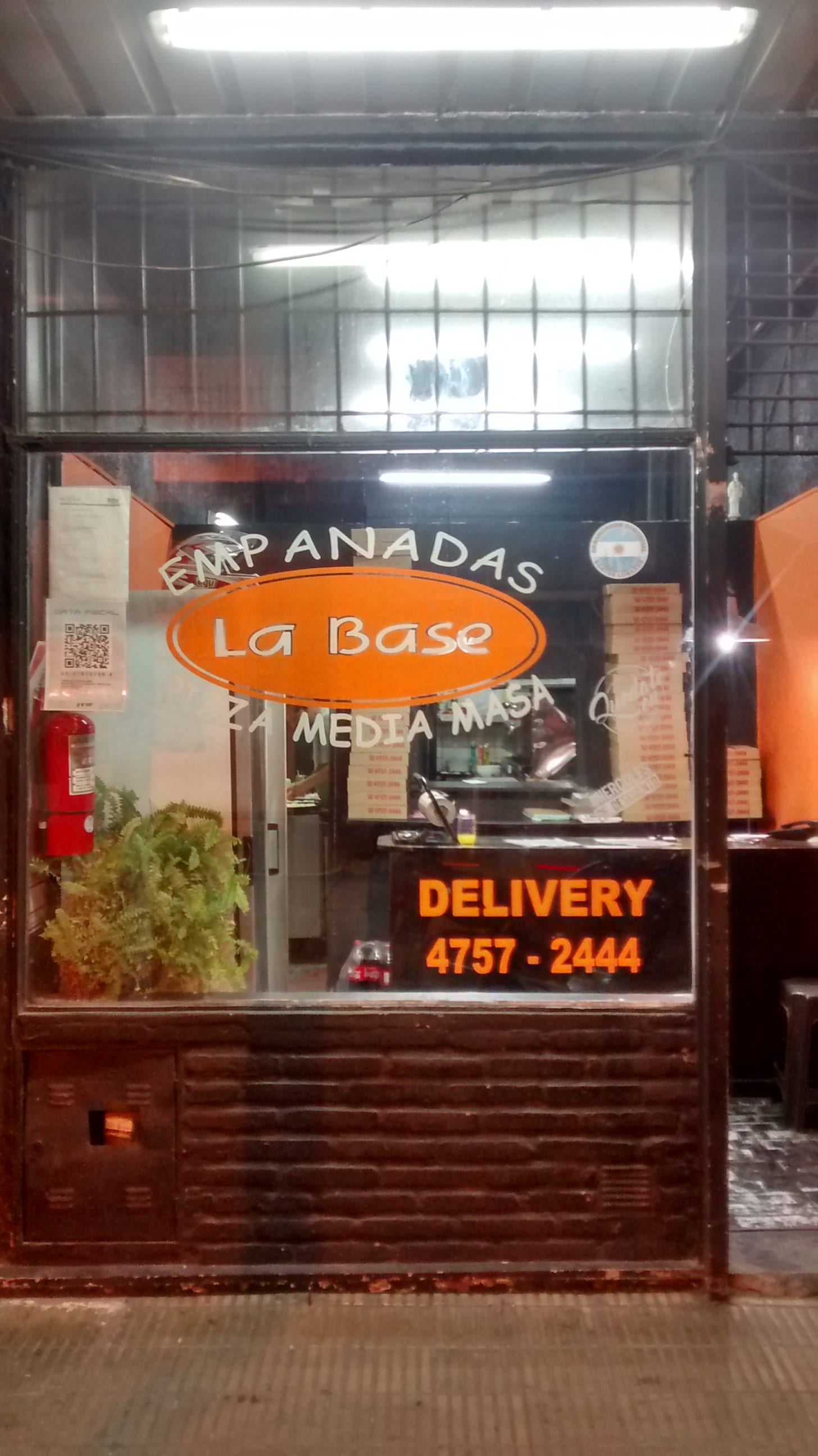 Pizzeria La Base - Santos Lugares -