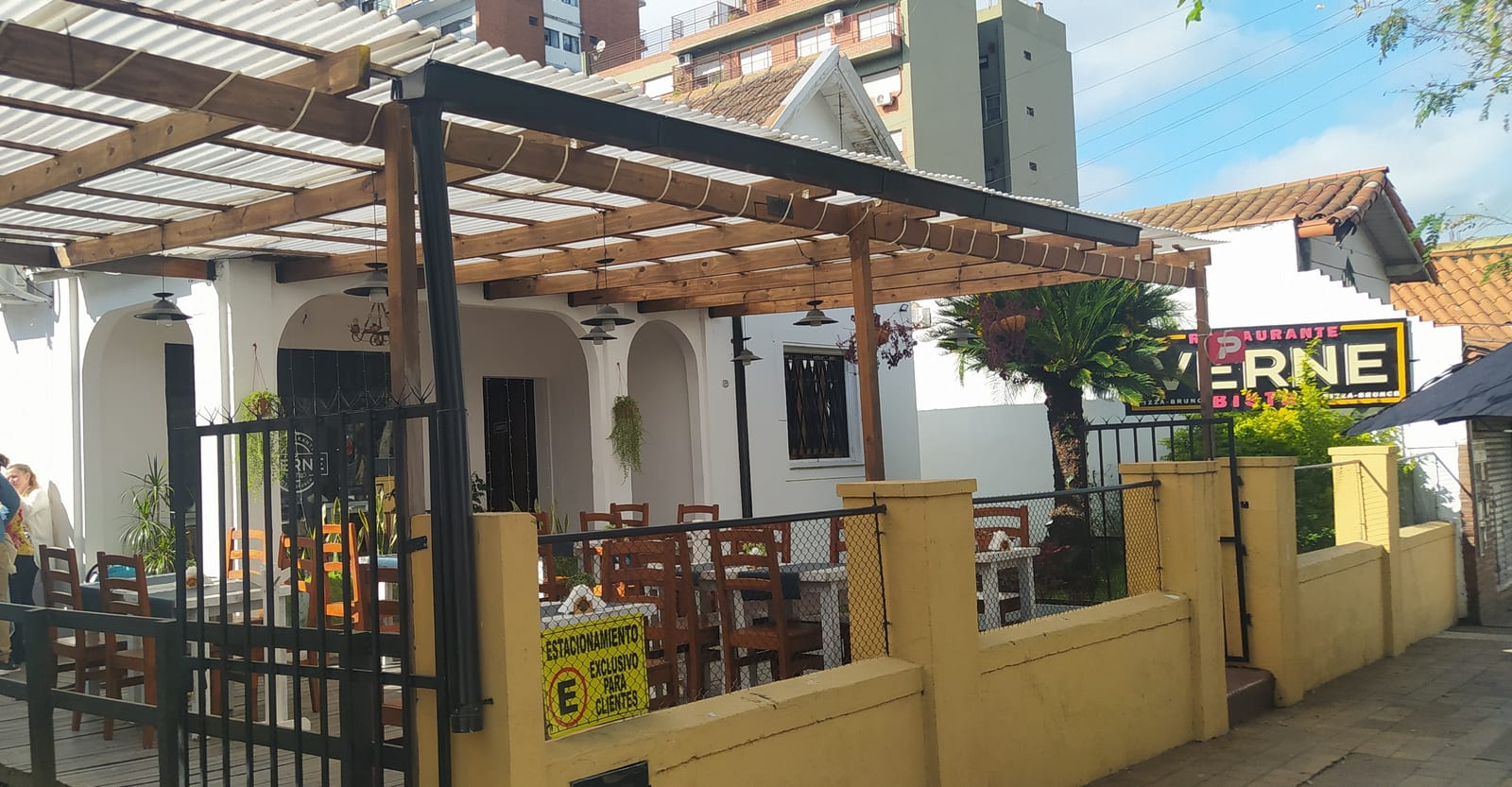 Verne Bistro, Pizza & Brunch