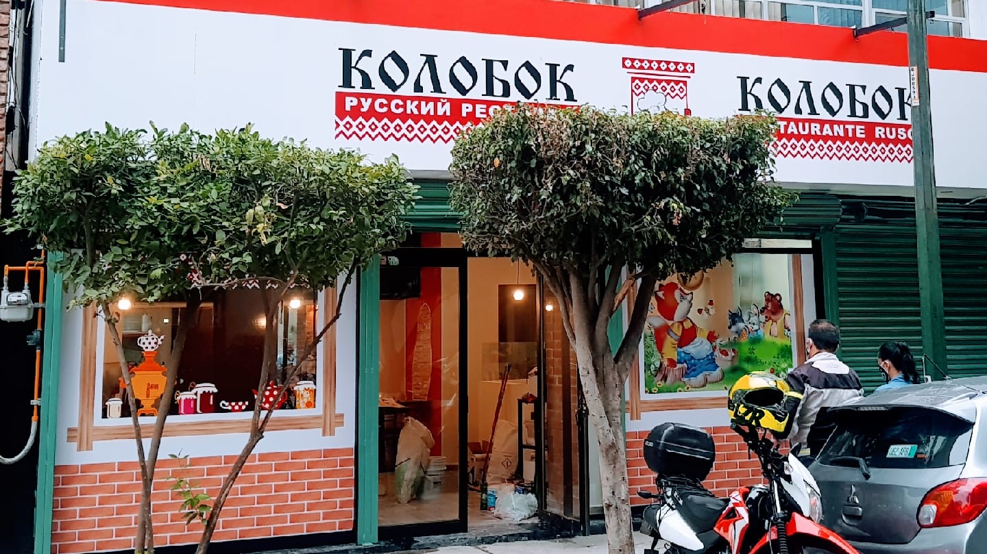Kolobok Nápoles Restaurante Ruso