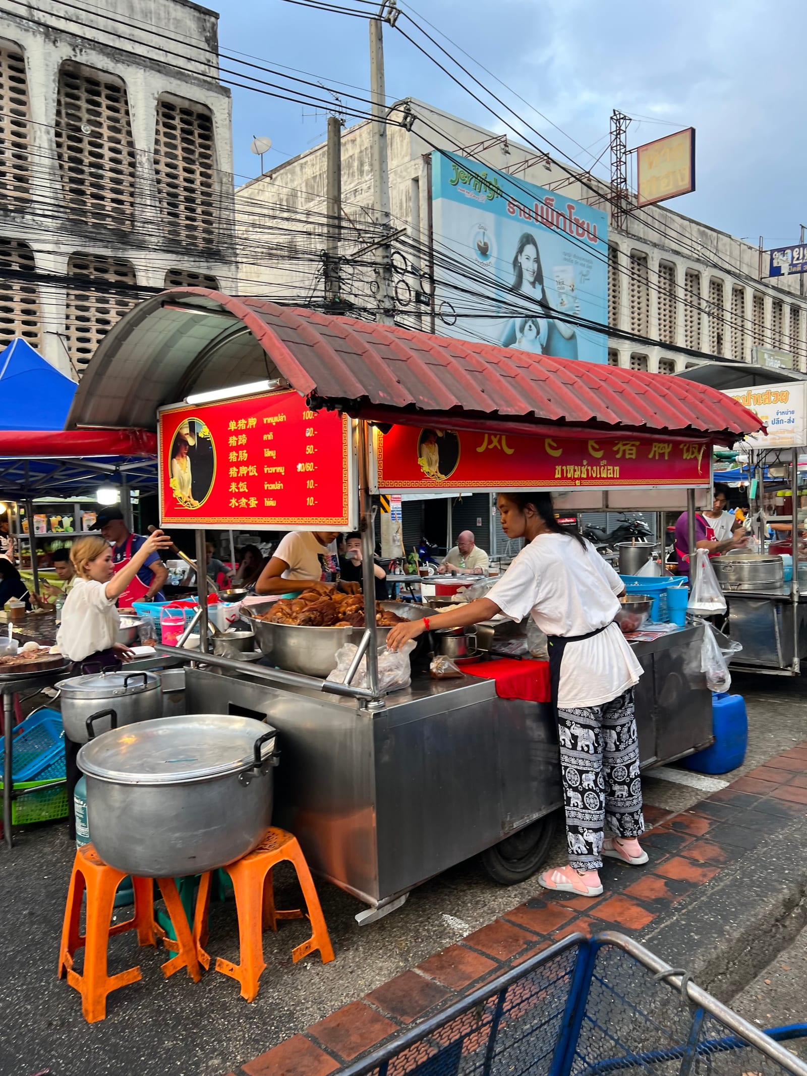 Chang Phueak Pork Leg Rice
