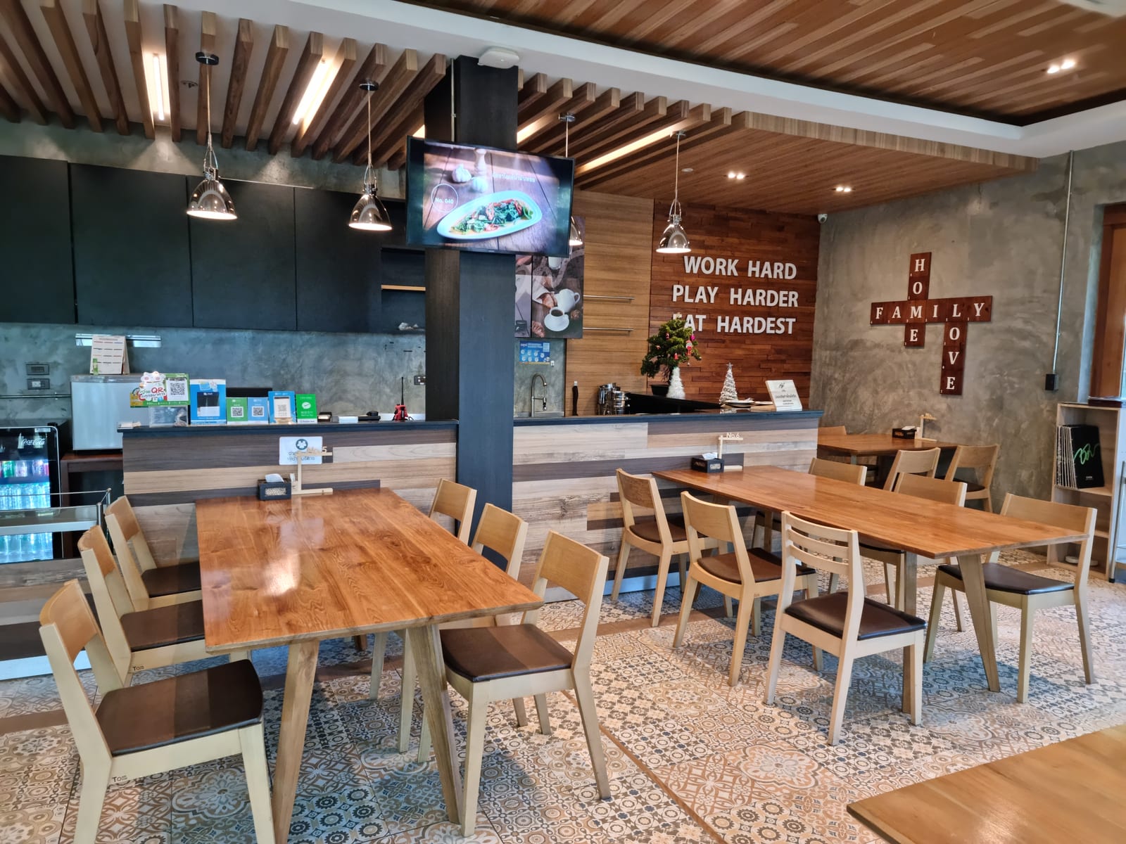 Chom Cafe and Restaurant
