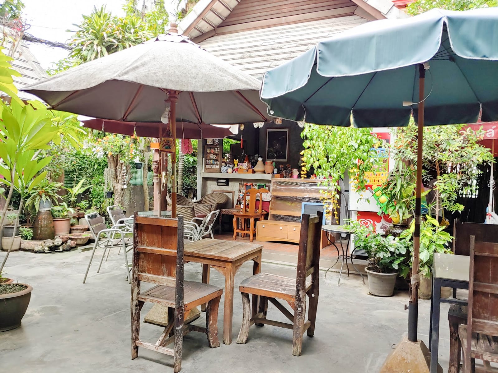 Nok Kafe / Home Cooked Vegetarian and Thai Food