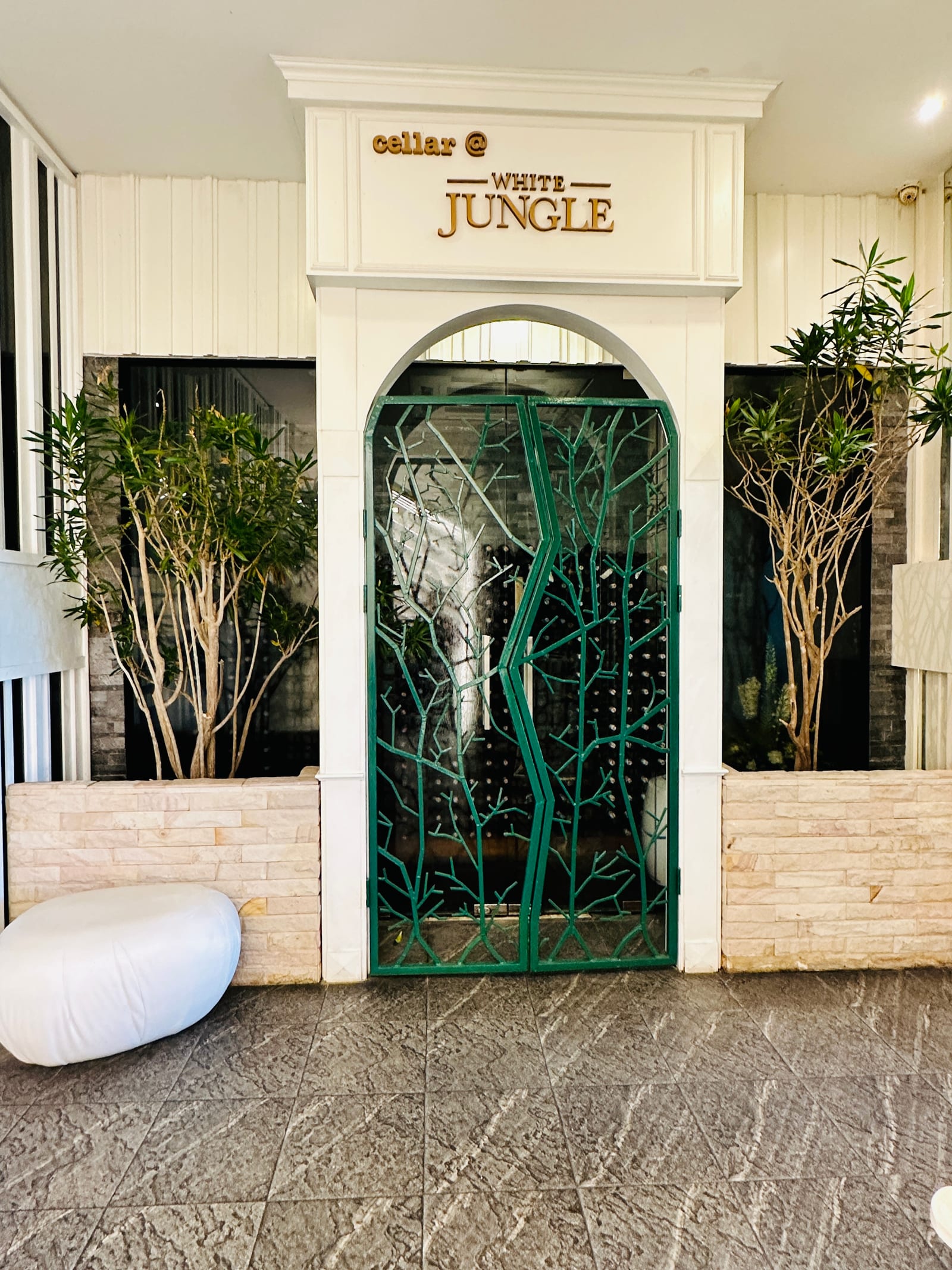 White Jungle Restaurant and Bar