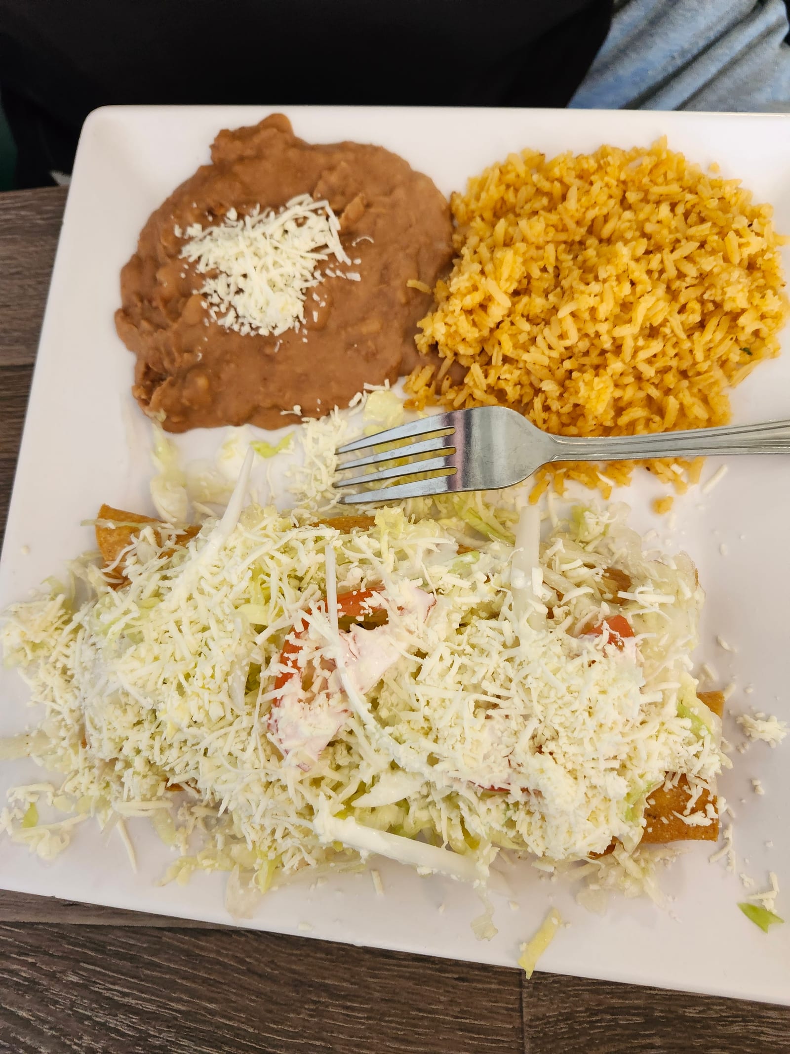 La Familiar Restaurant y Panadería 🥯