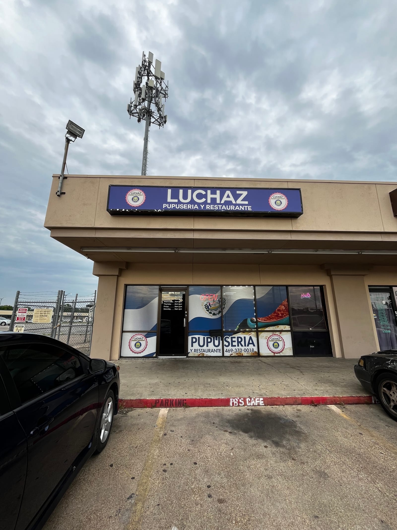 Luchaz Pupuseria y Restaurante
