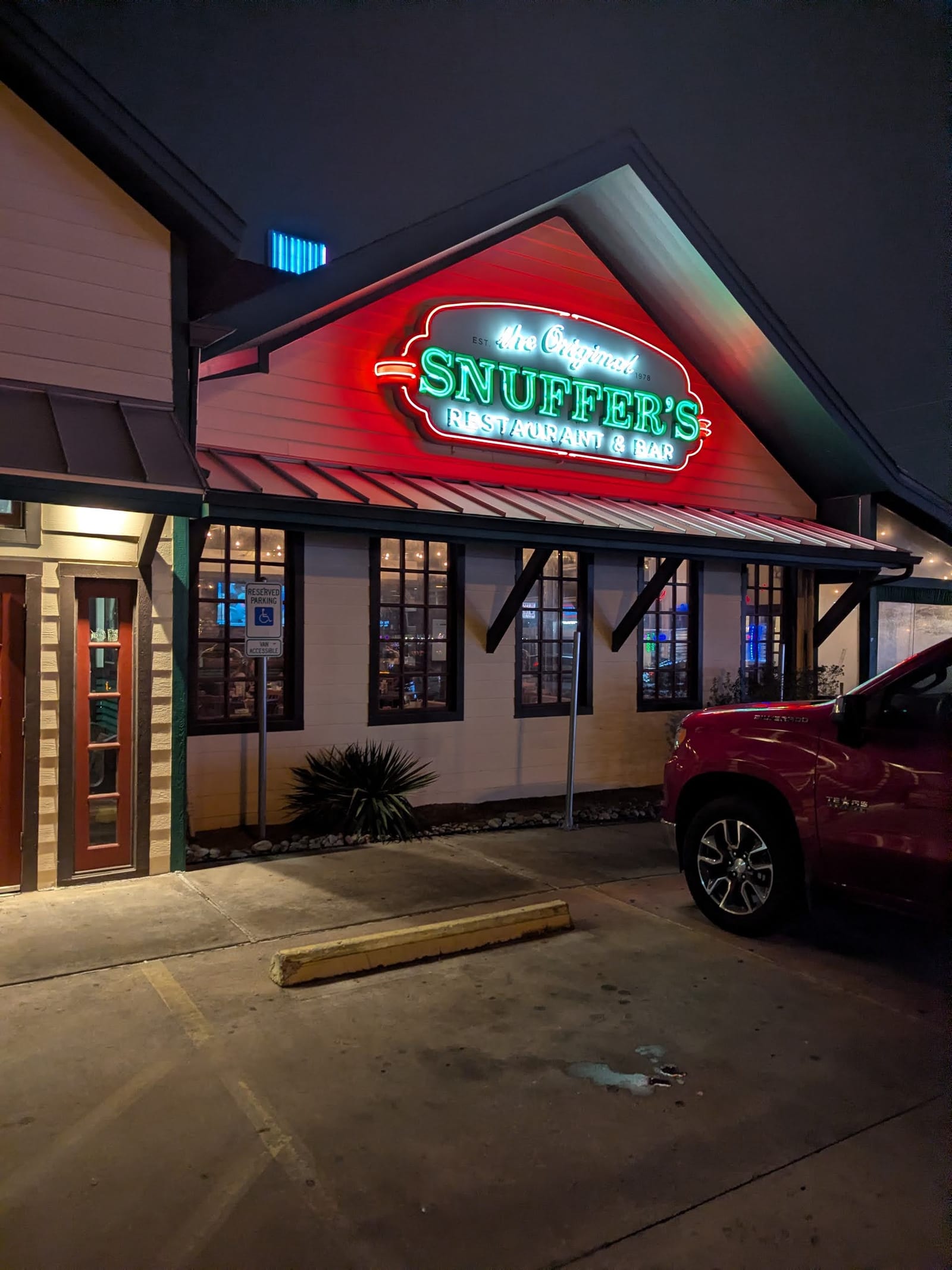 Snuffer's Restaurant & Bar