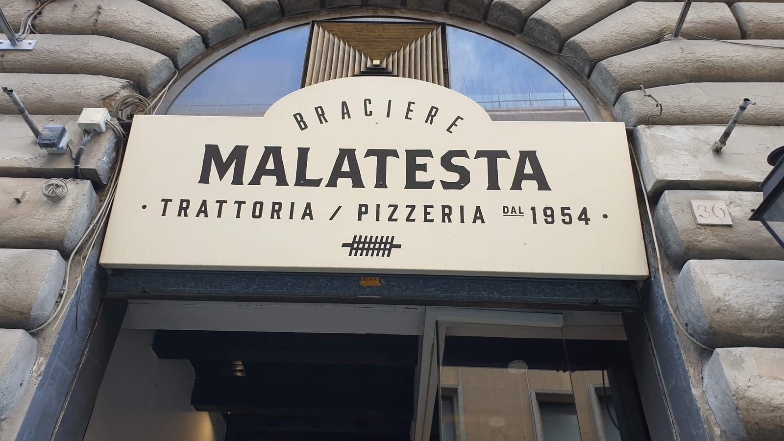 Trattoria Braciere Malatesta I Bistecca e Pizzeria A Firenze Dal 1954