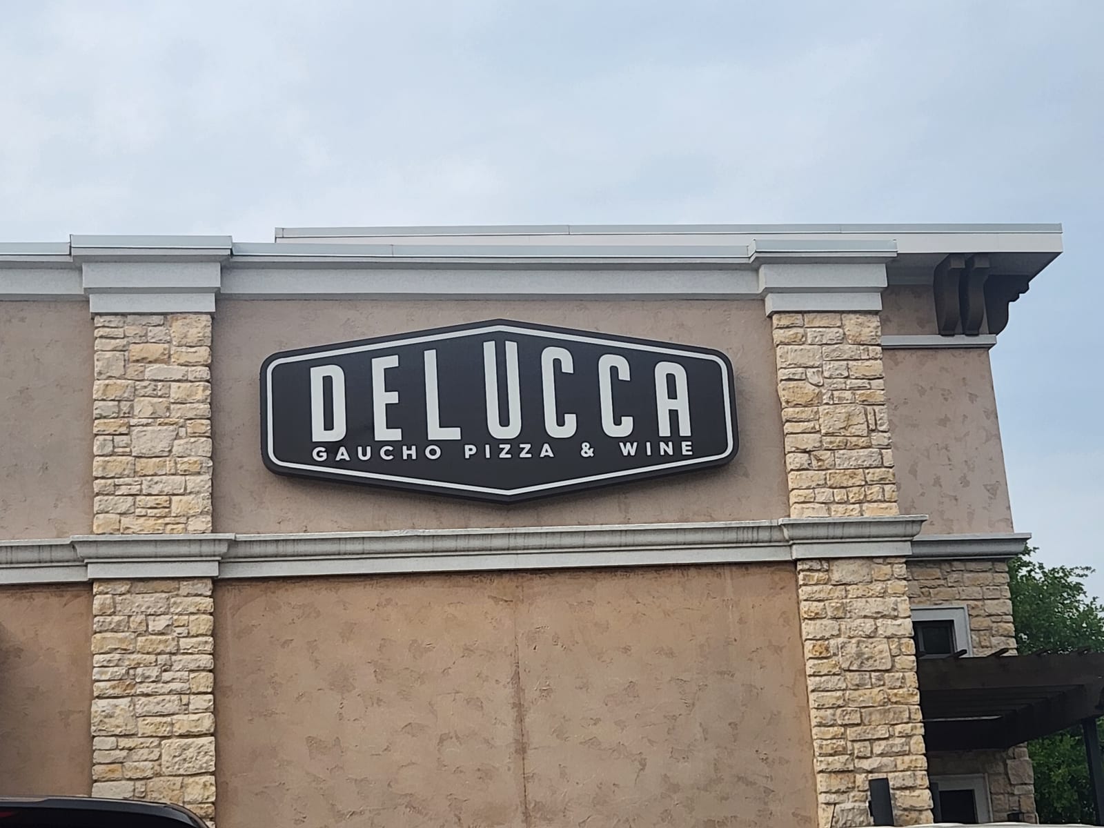 Delucca Gaucho Pizza & Wine