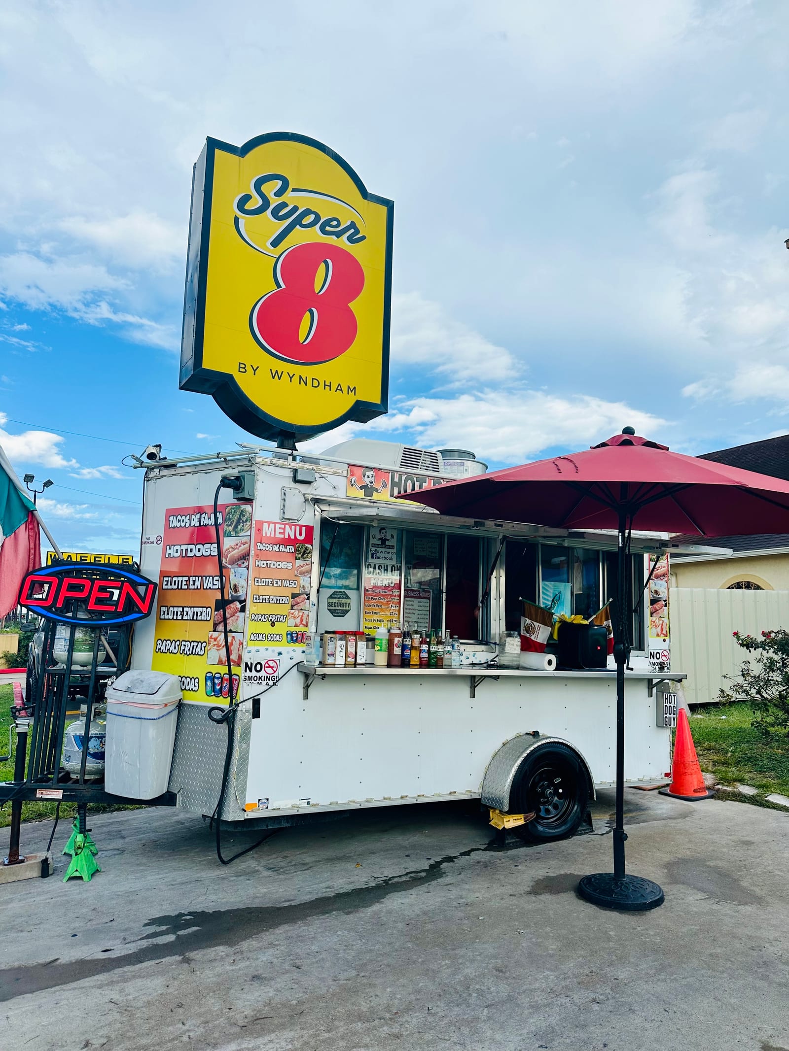 Hot Dogs and Corn Guy (Food Truck)
