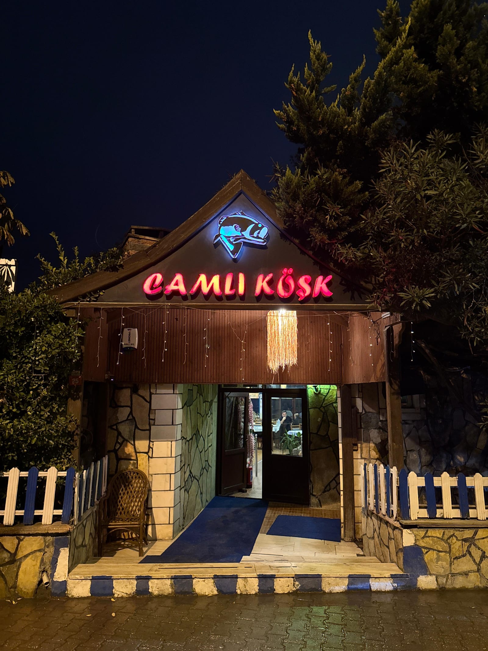 Camlı Köşk Restaurant – Büyükçekmece Balık Restoranı, Sahilde Deniz Manzaralı