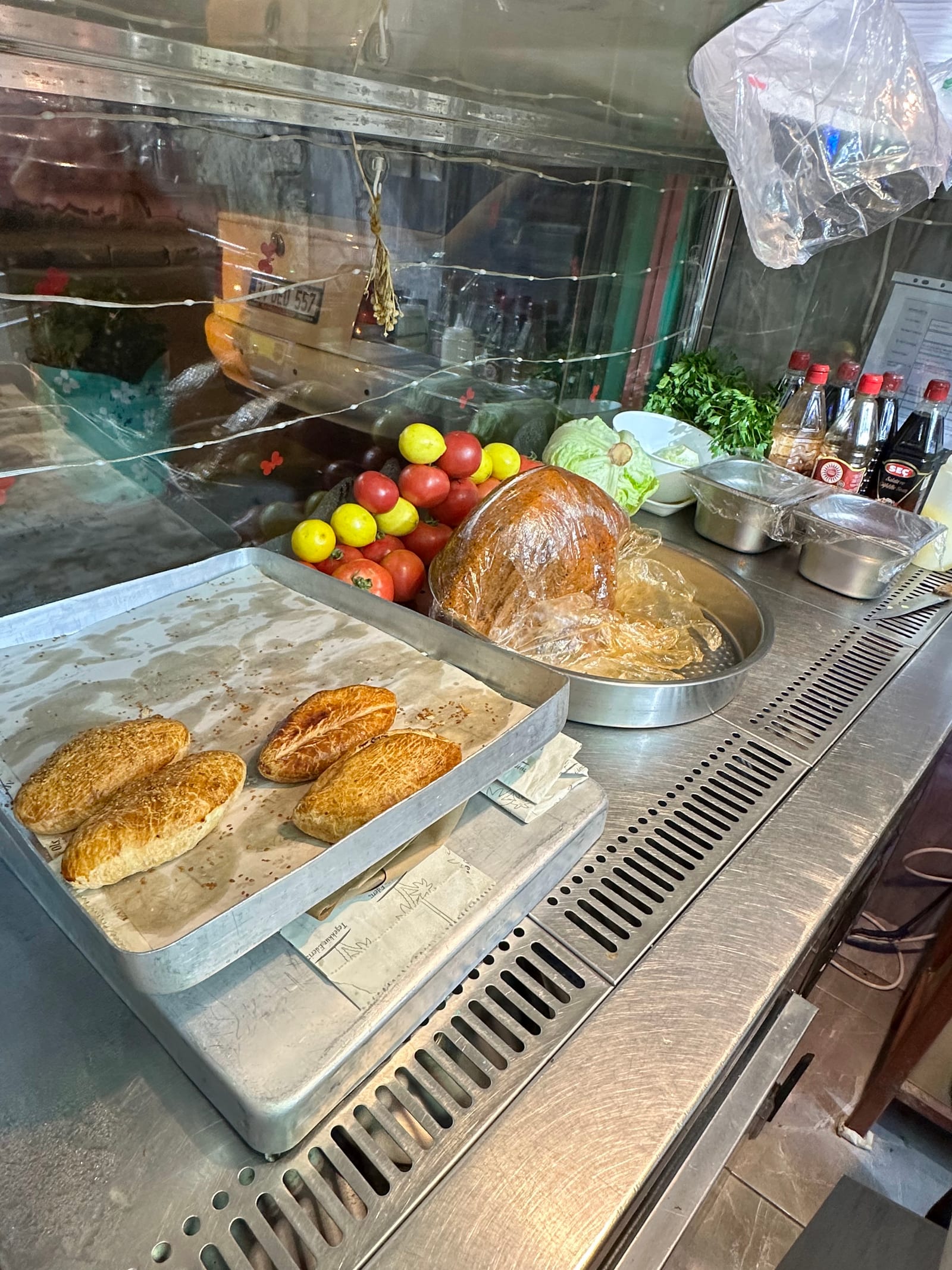 Havuzbaşı çiğ Köfte Ve Tost