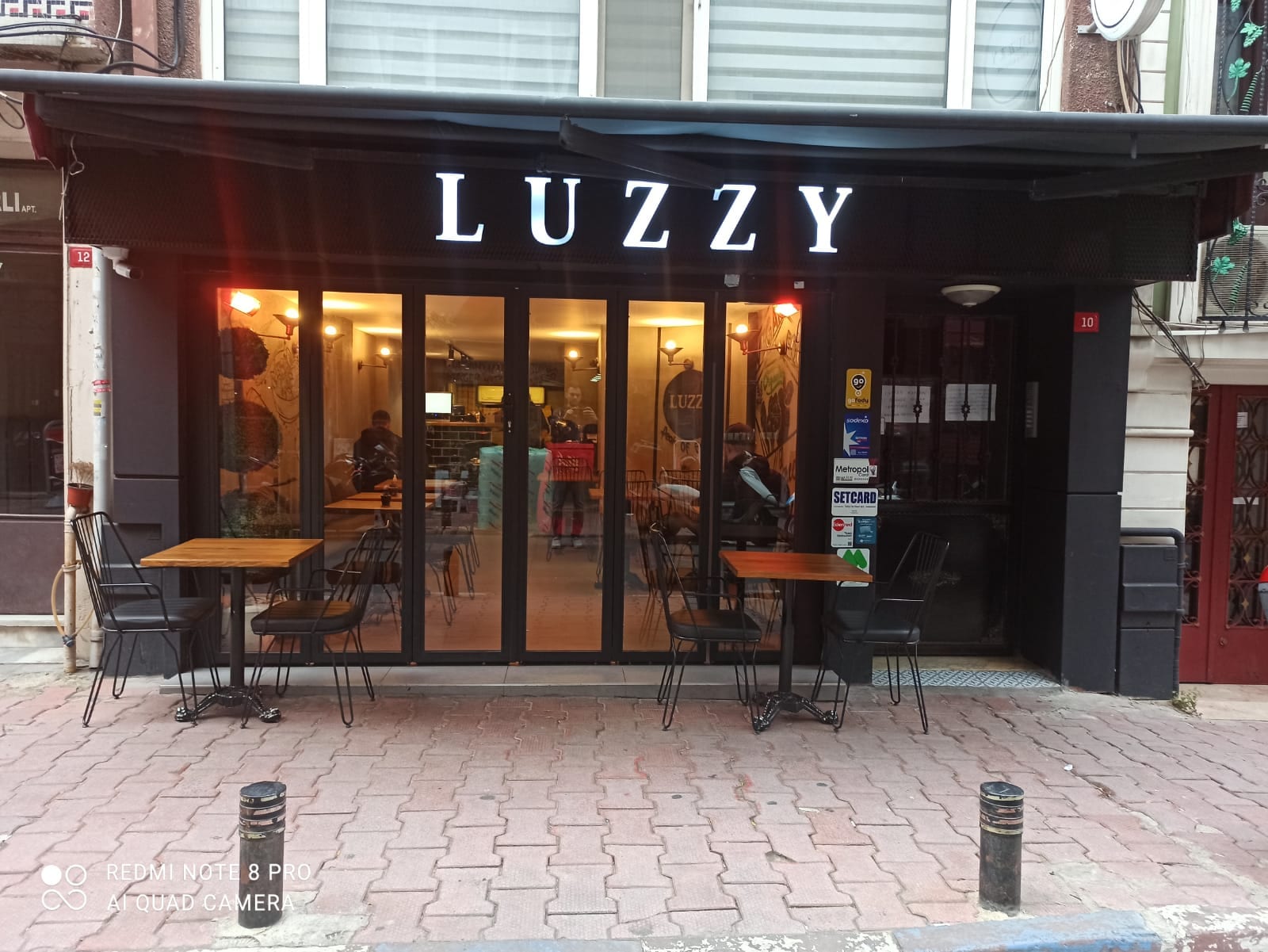 Luzzy Restaurant Bomonti