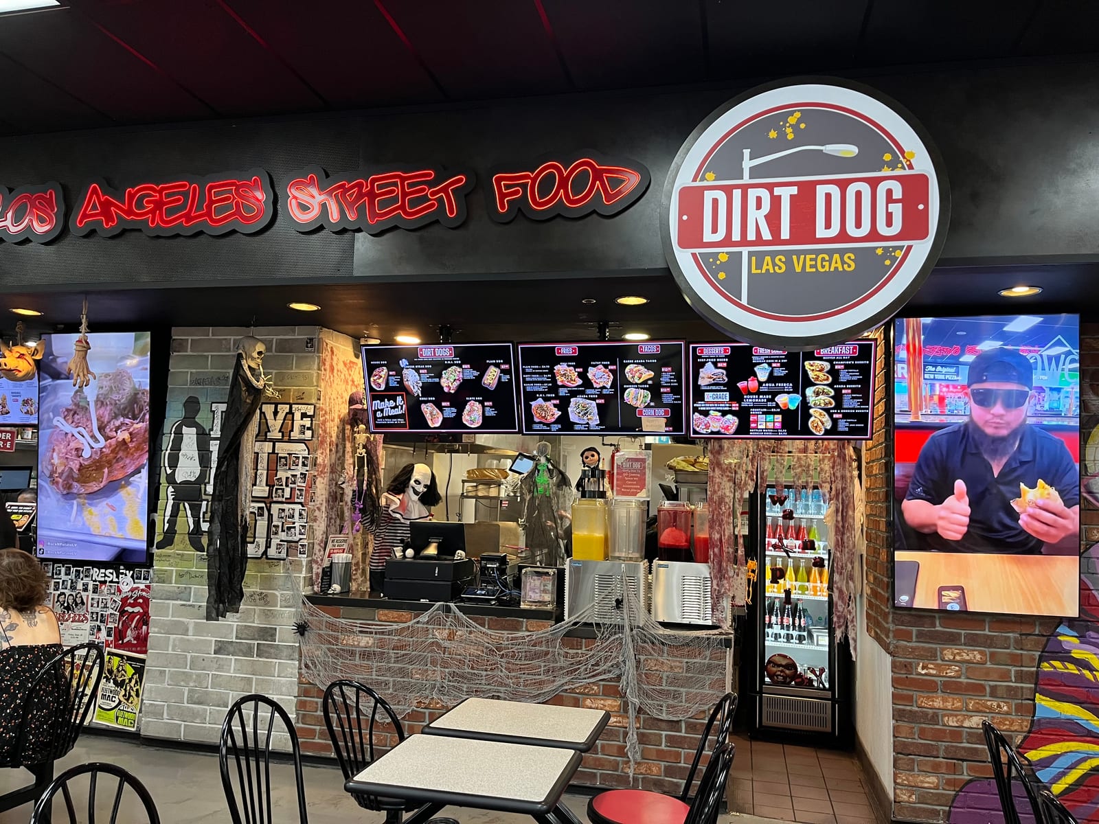 Dirt Dog-Showcase Mall