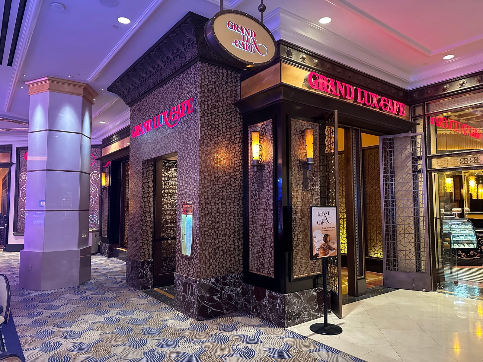 Grand Lux Cafe