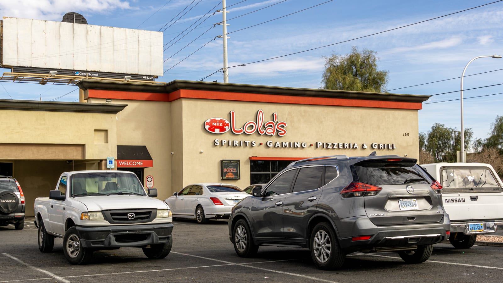 Miz Lola's Pizzeria & Grill