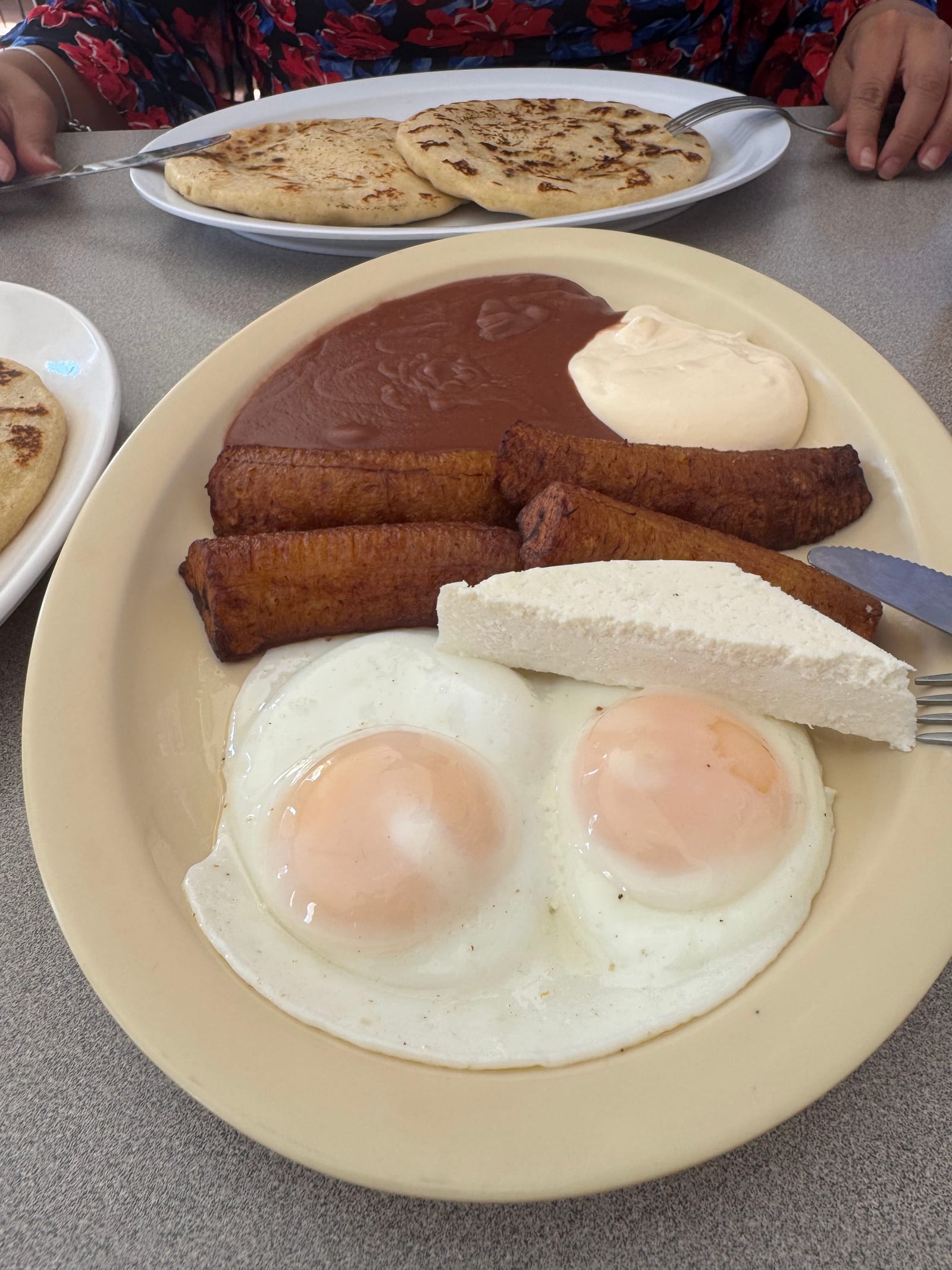 Antojitos Maybell Restaurante y Pupuseria
