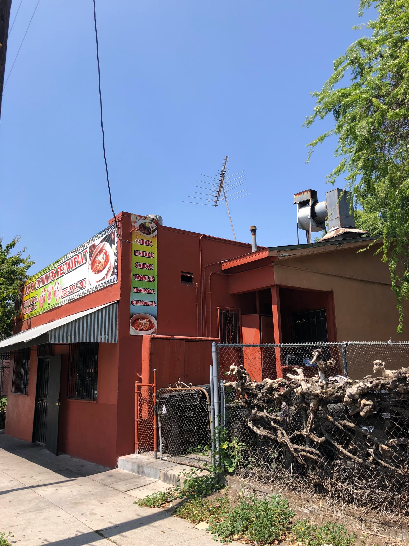 Los Tres Cochinitos Restaurant