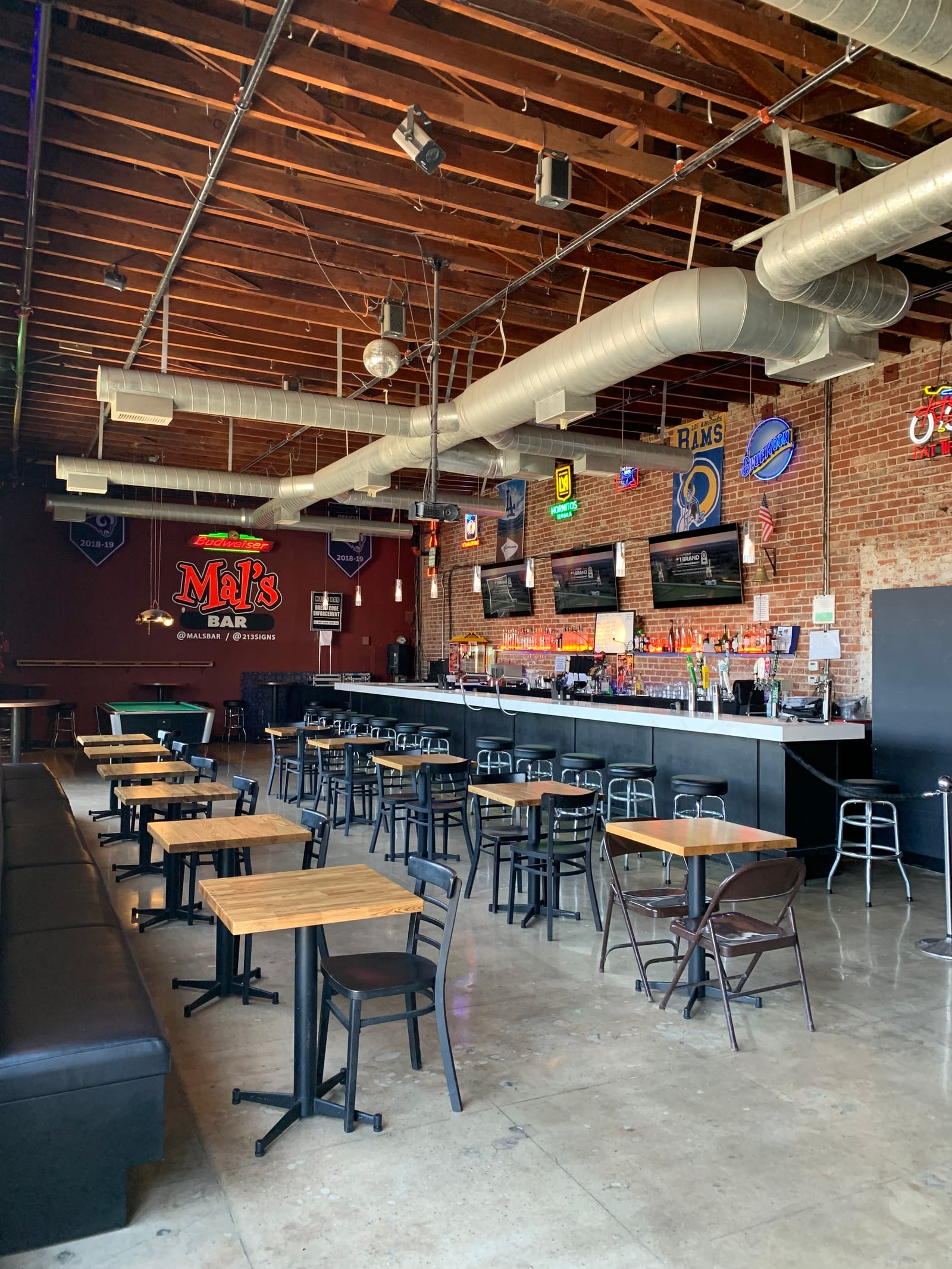 Mal's Bar