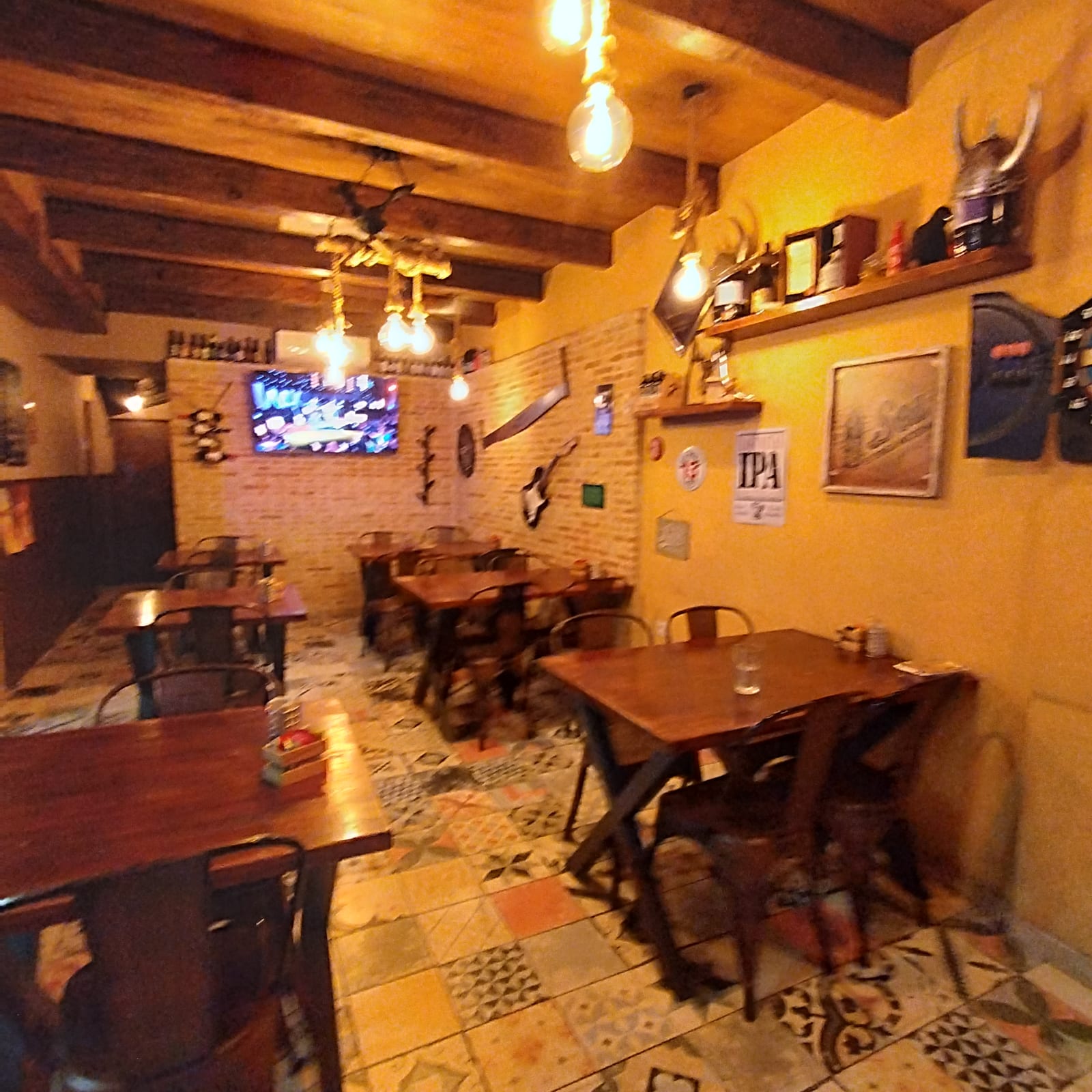 El Vikingo Brasas y Birras // Hamburguesería En Villaviciosa
