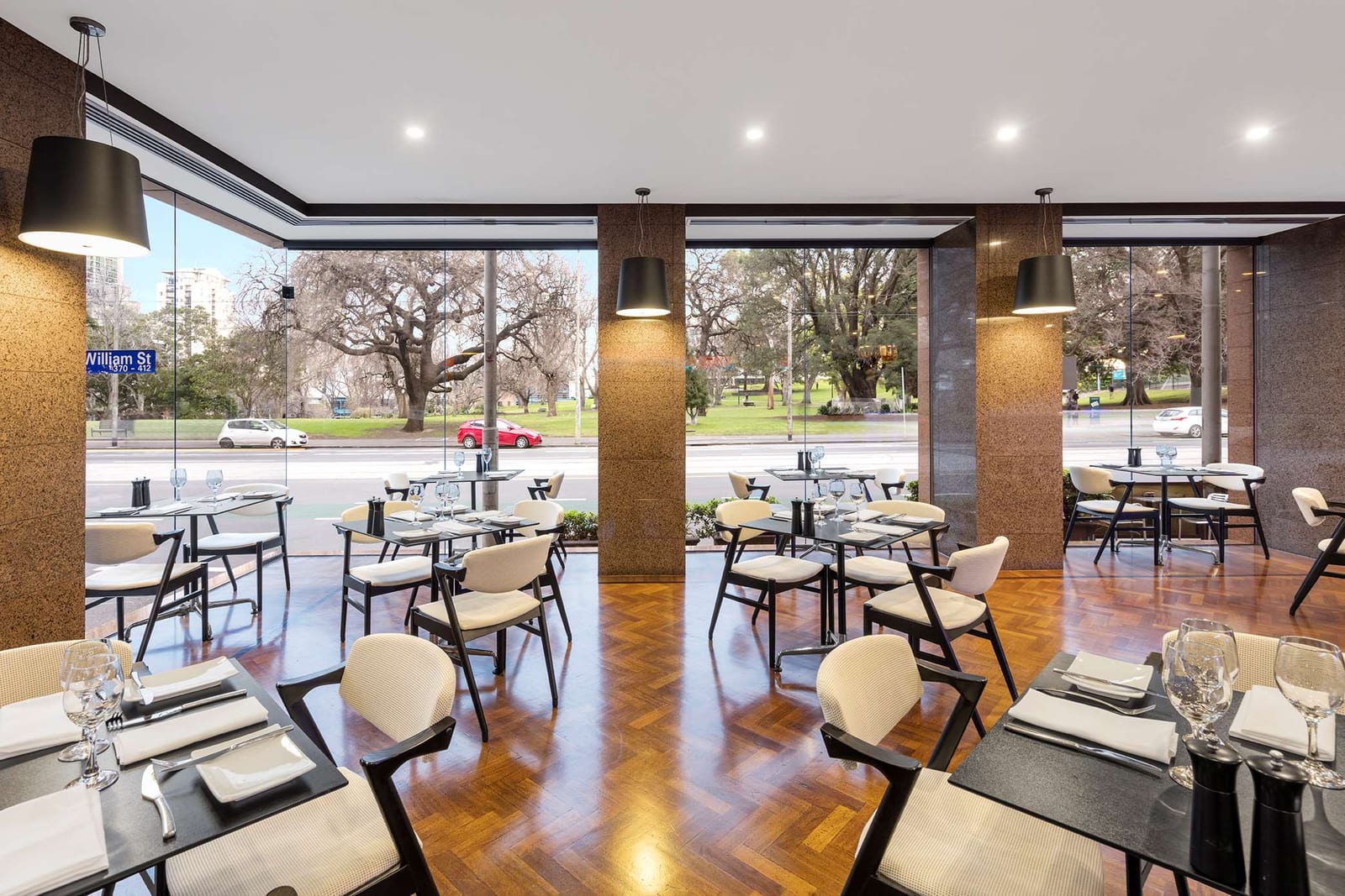 HQ's on William Restaurant and Bar