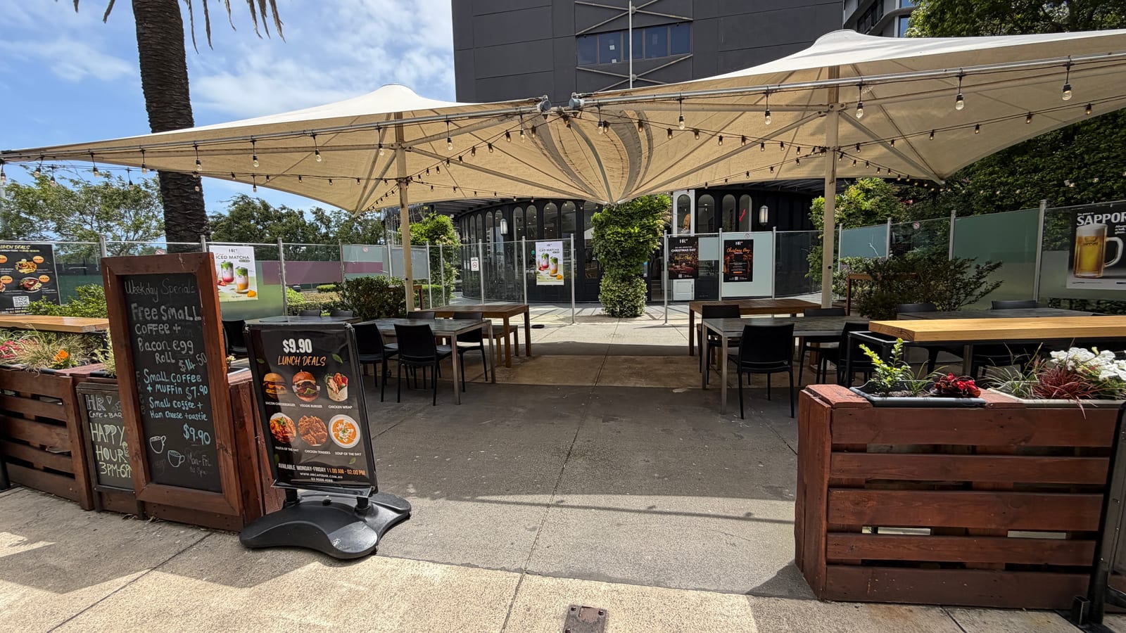 Hr Cafe & Bar