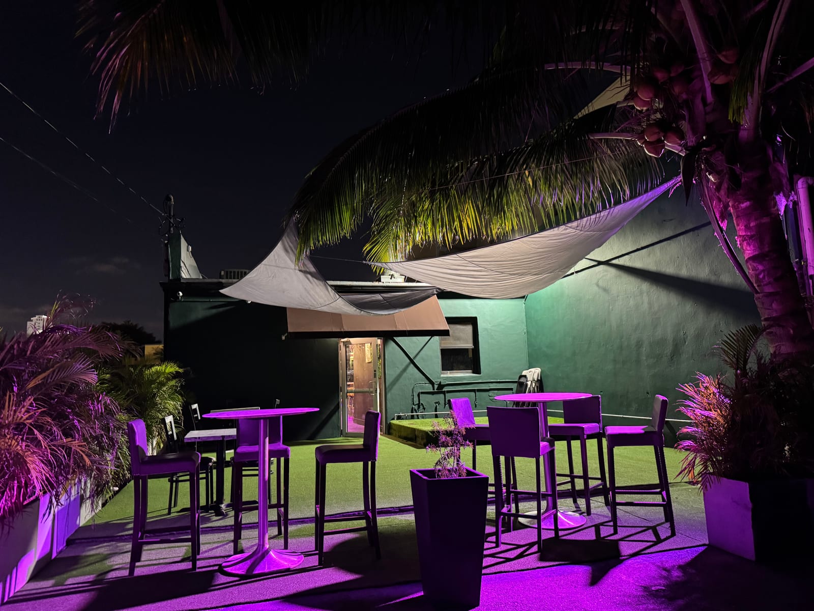 Coco Cafe Restaurant & Lounge