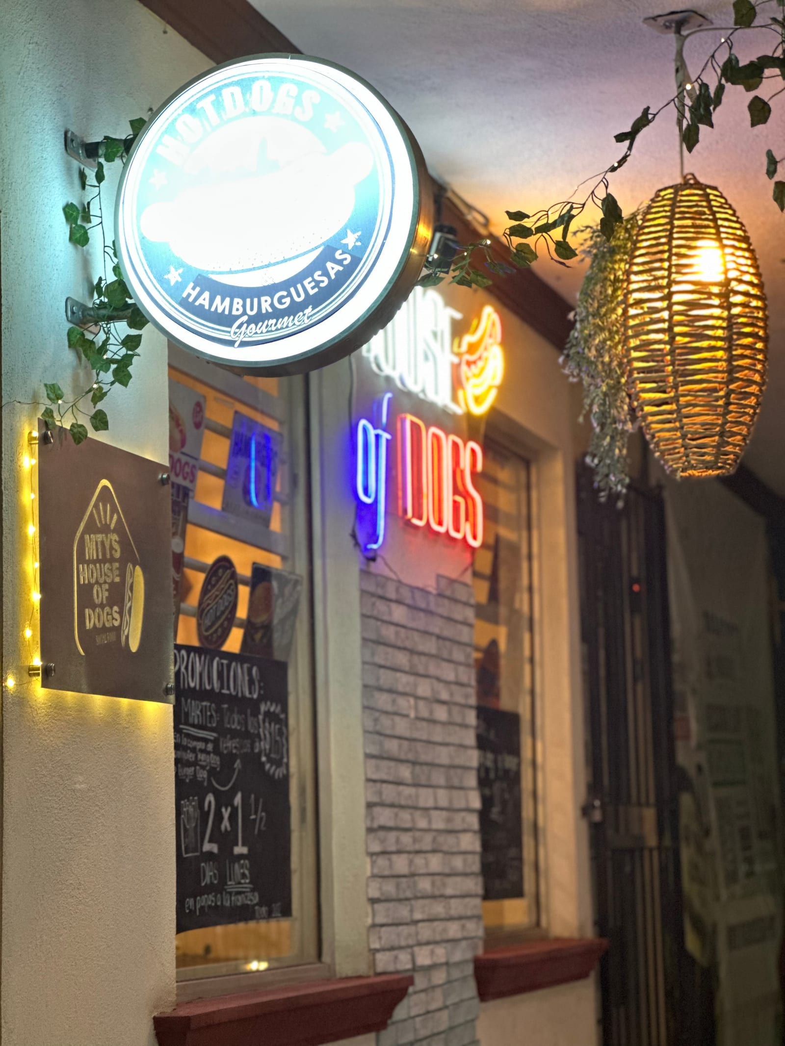House of HotDogs Mty Hotdogs & Hamburguesas Gourmet