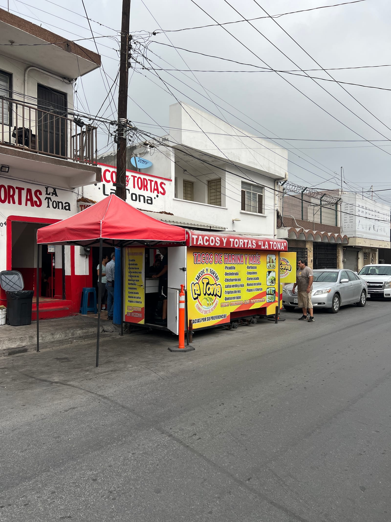 Tacos y Tortas La Tona