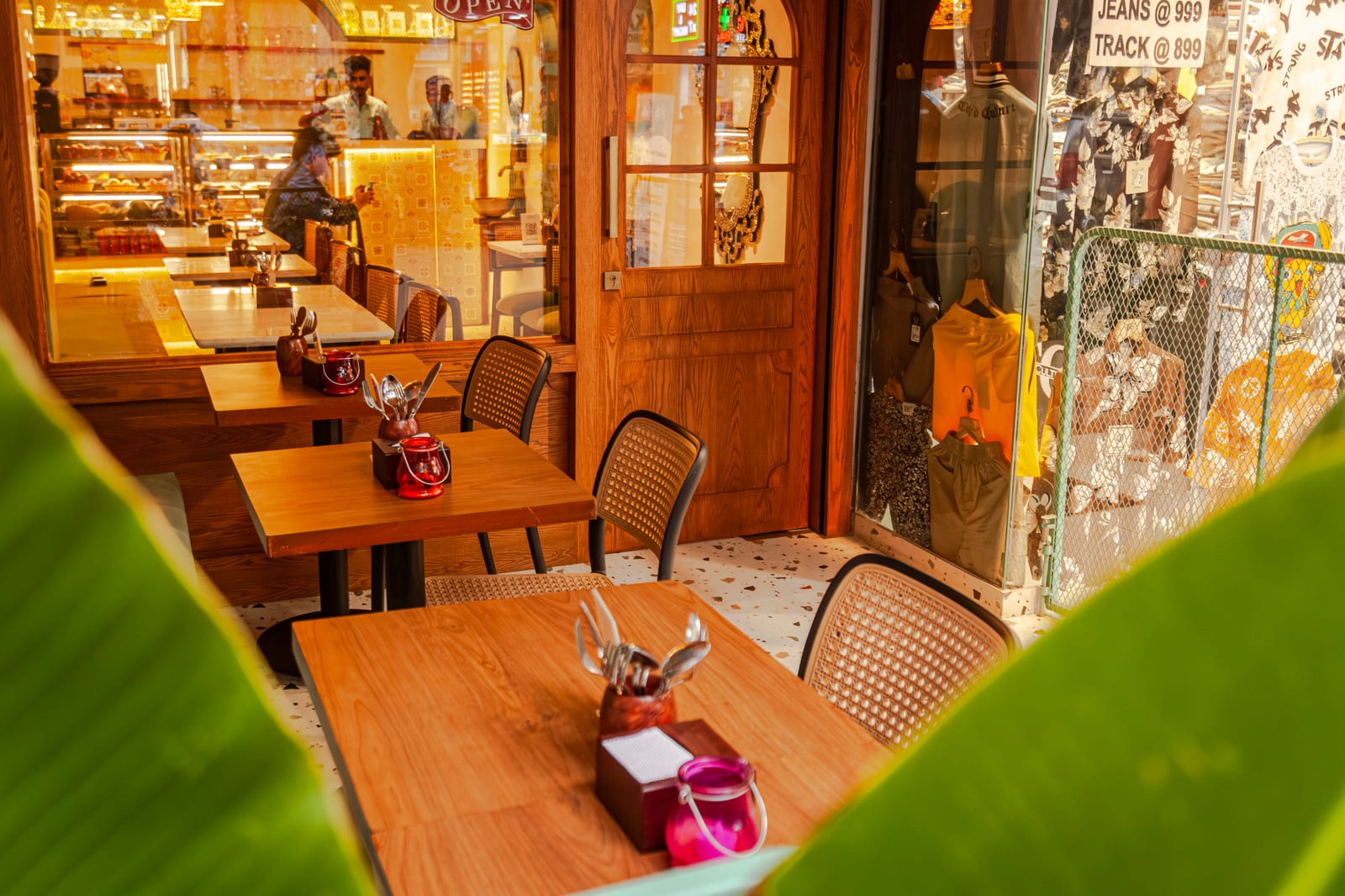 Dilly Dally Cafe