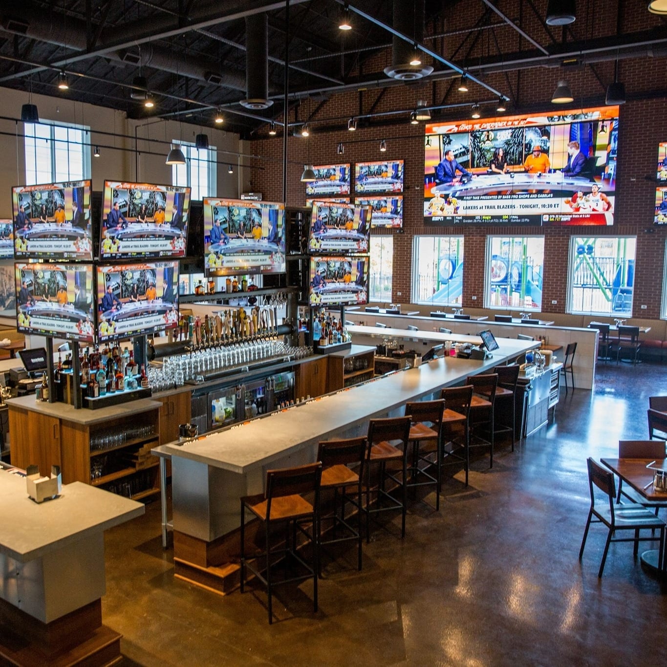 BoomBozz Craft Pizza & Taphouse