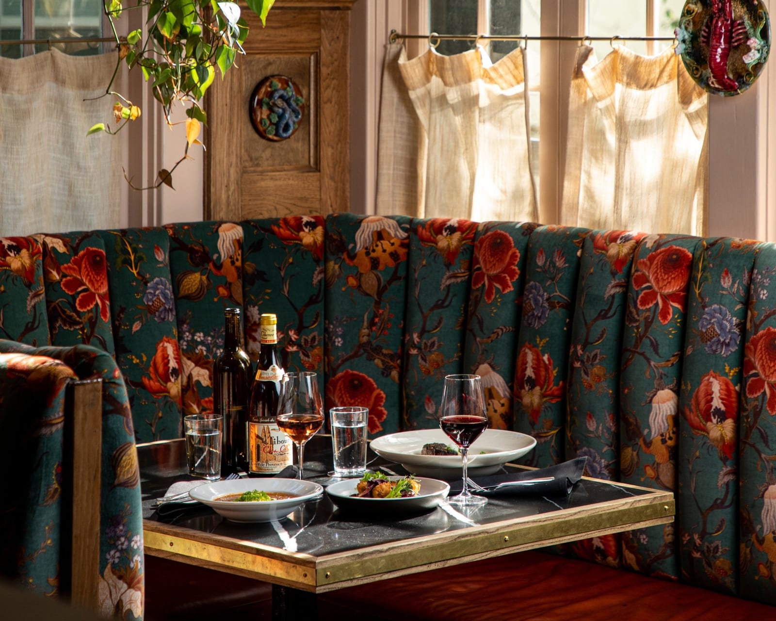 Restaurant and Bar at The Chloe