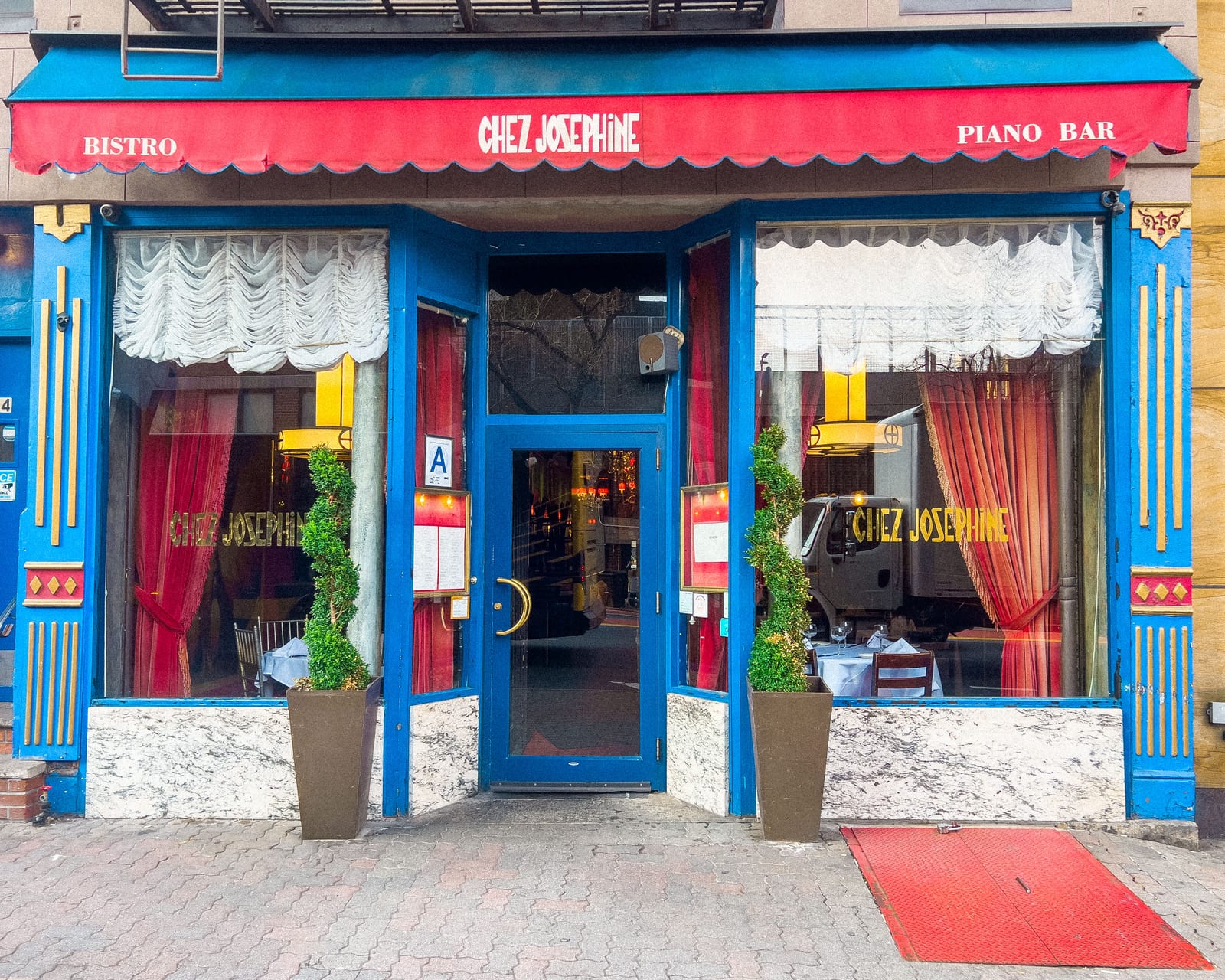 Chez Josephine
