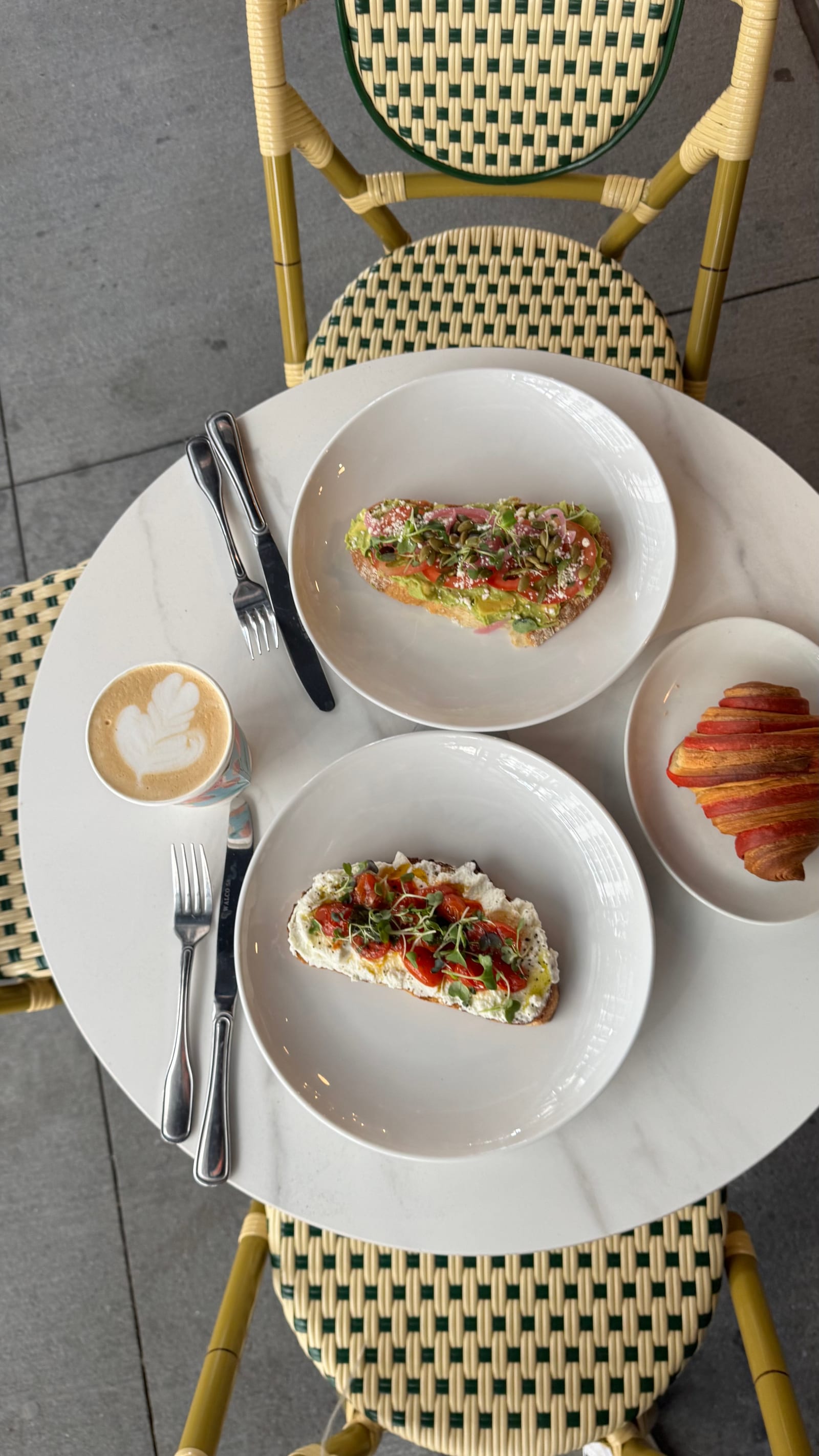 Le Lis Cafe