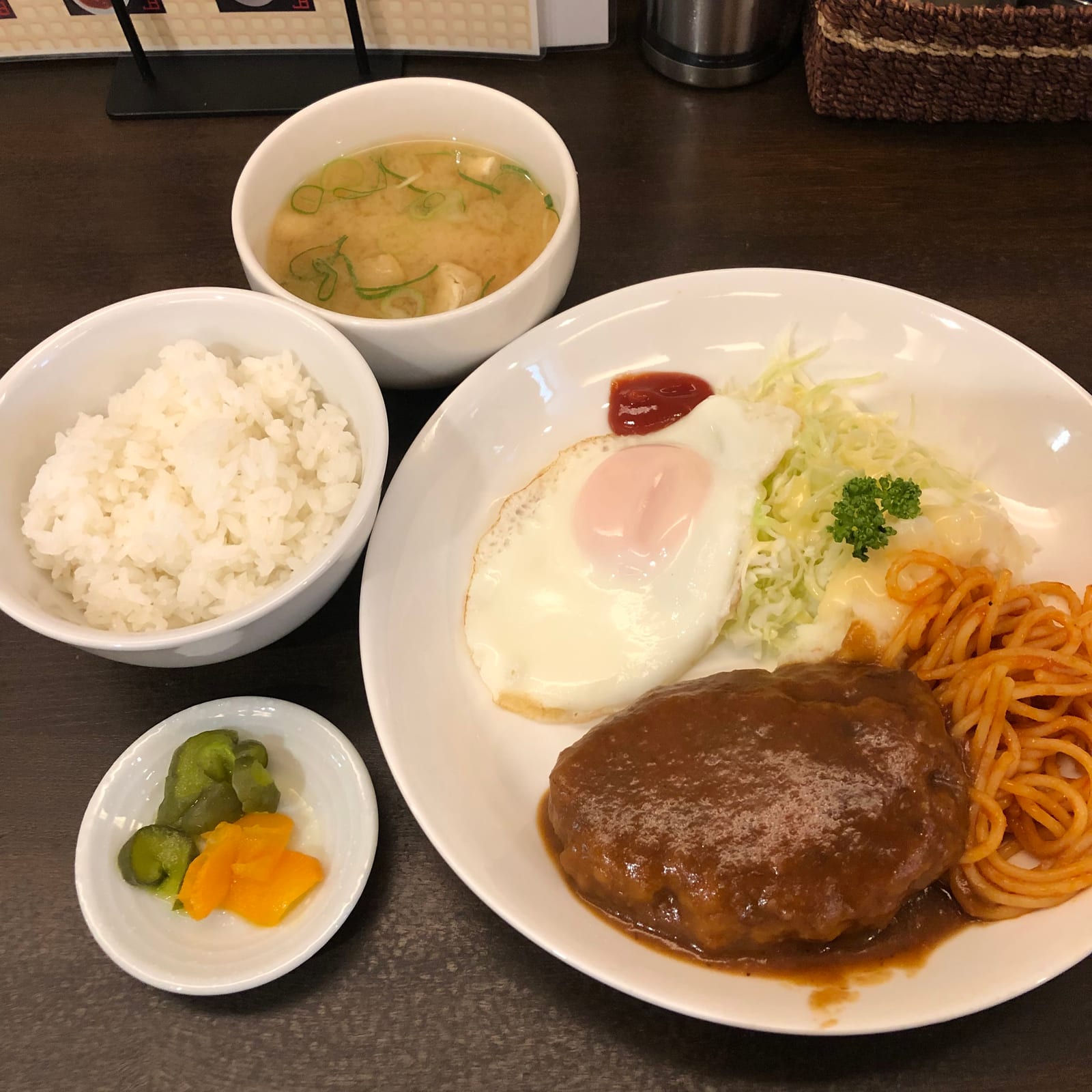 つるや食堂