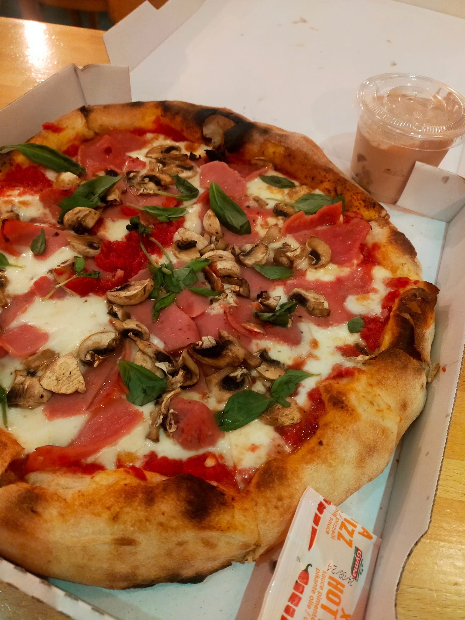 A.J Italian Pizza 🍕 | Pizza Faite Maison & Produits Frais - Best Pizzeria Paris 8ème Près Gare Saint-Lazare & Place de Clichy